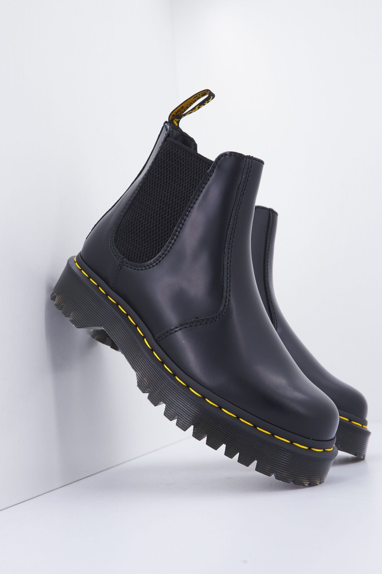 DR. MARTENS 2976 BEX BLACK SMOOTH en color NEGRO (4)