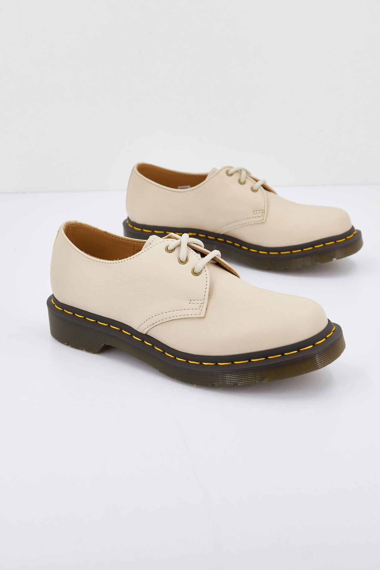 DR. MARTENS PARCHMENT VIRGINIA en color BEIS (2)