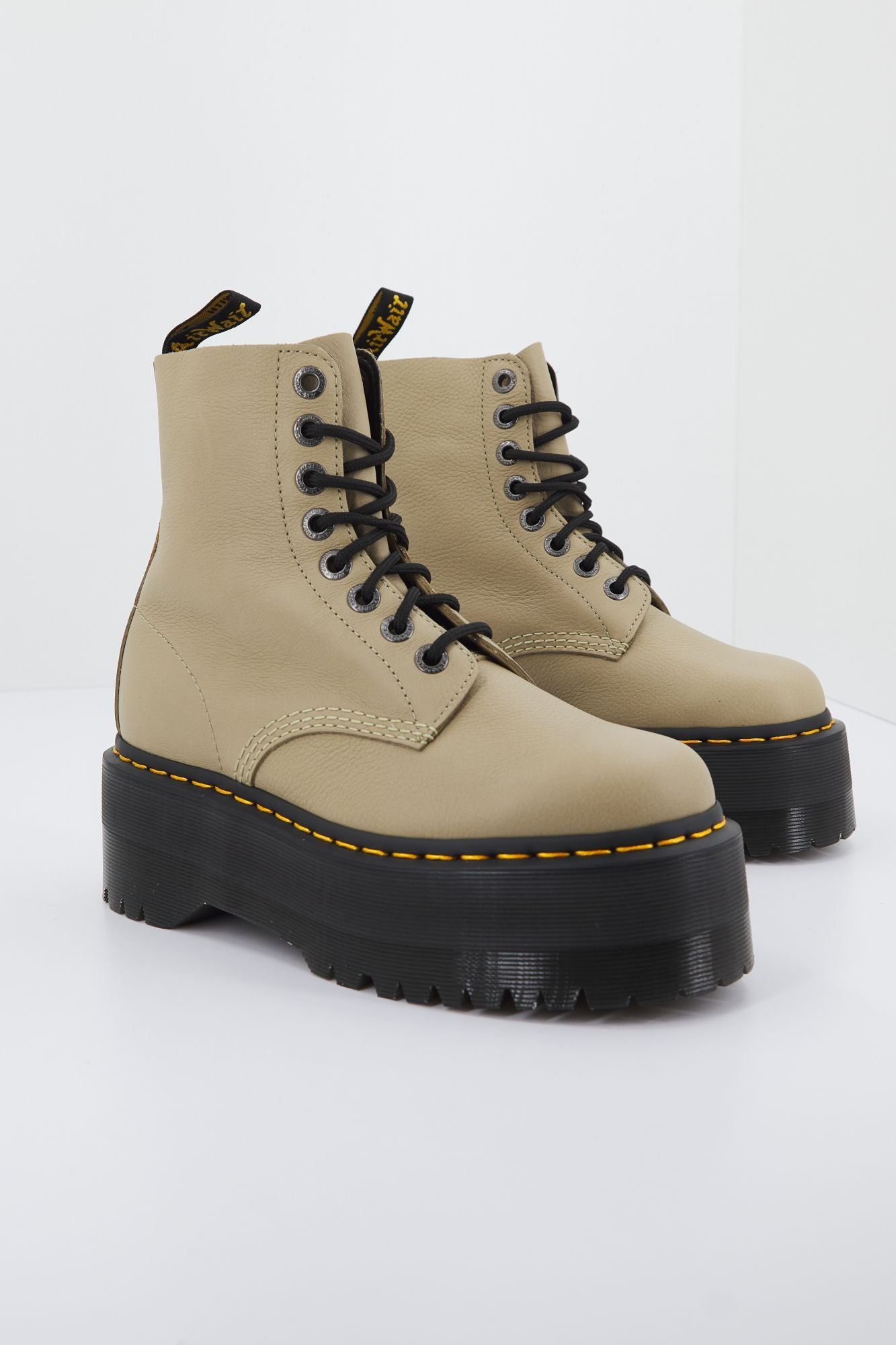 DR. MARTENS PASCAL MAX PALE PIS en color VERDE (1)