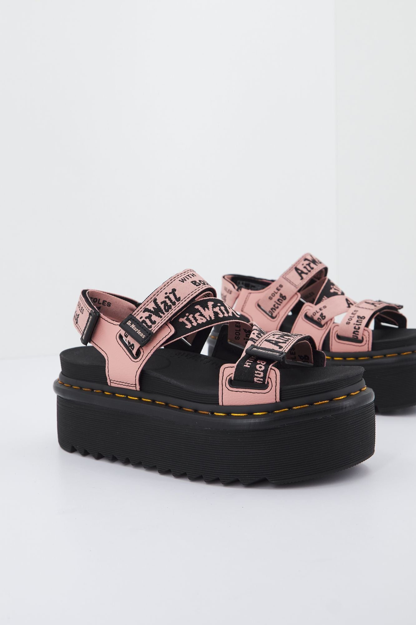 DR. MARTENS KIMBER WEBBING ATHENA en color ROSA (1)