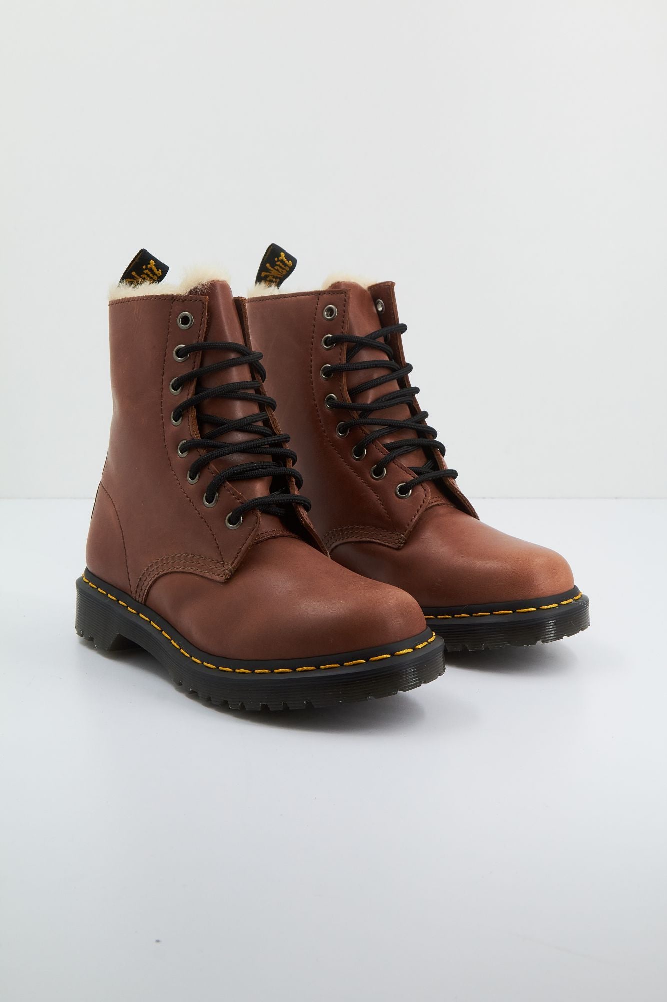 DR. MARTENS 1460 SERENA en color MARRON (2)