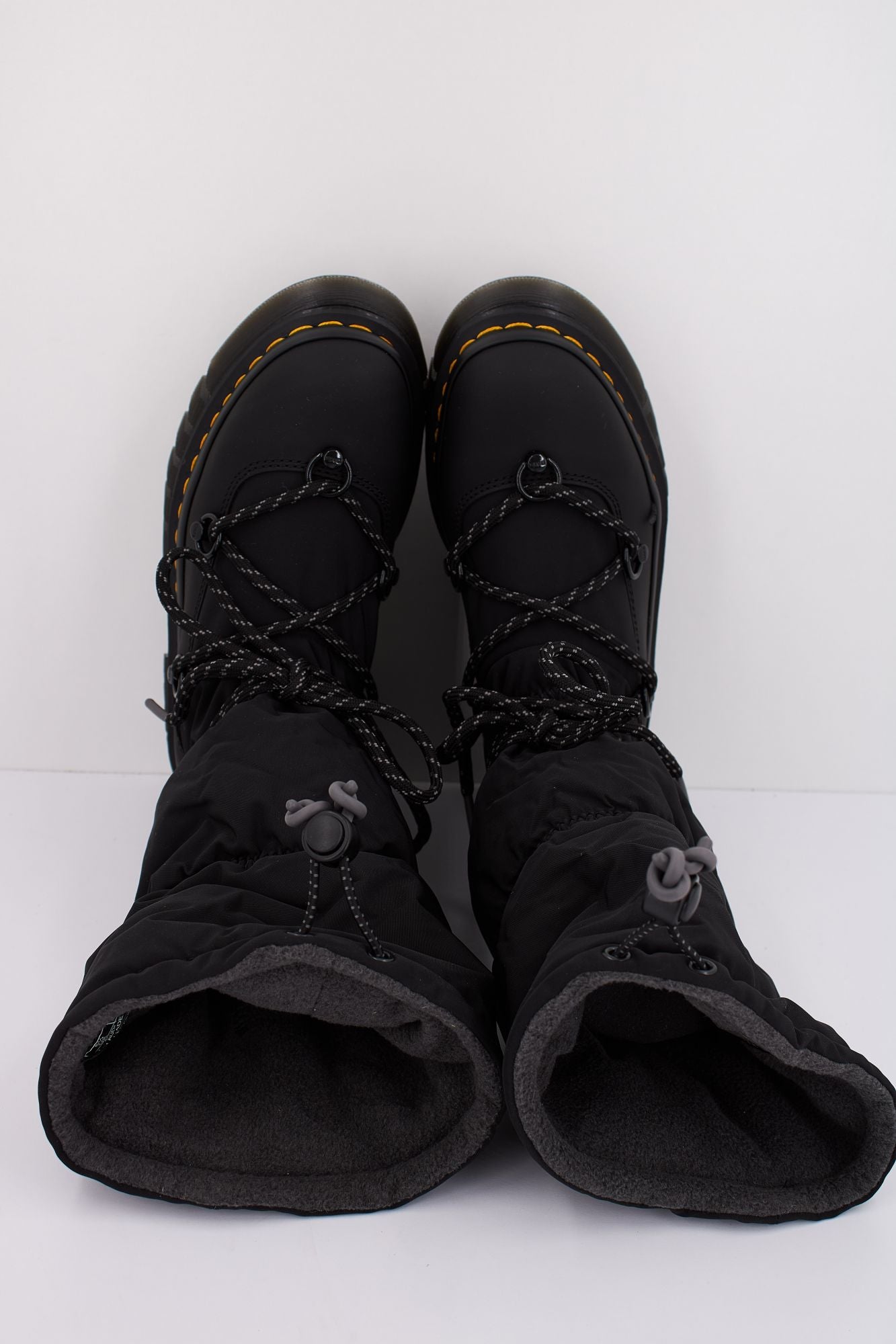 DR. MARTENS AUDRICK PADDED HI en color NEGRO (3)