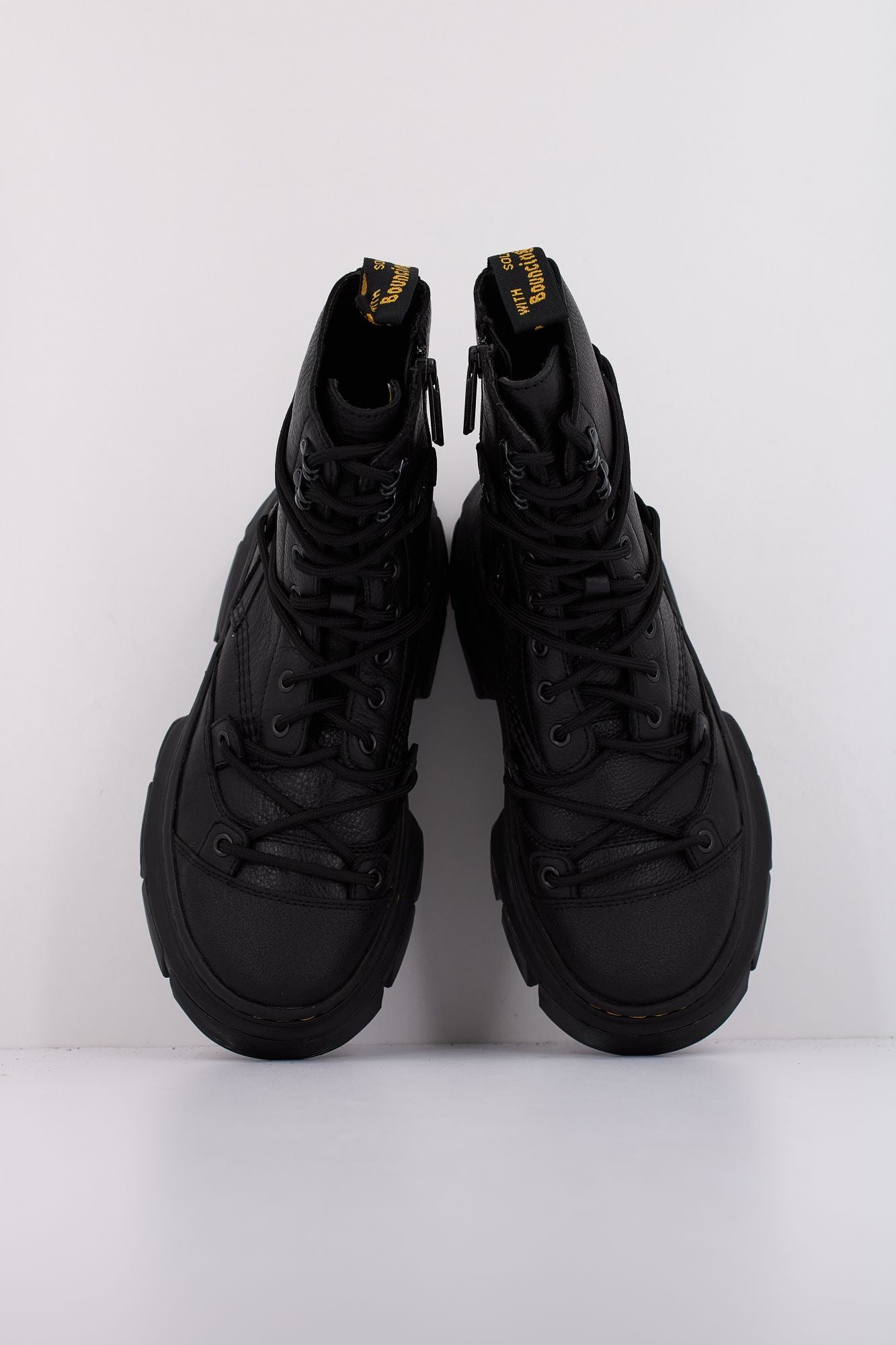 DR. MARTENS DMXL LACE en color NEGRO (3)