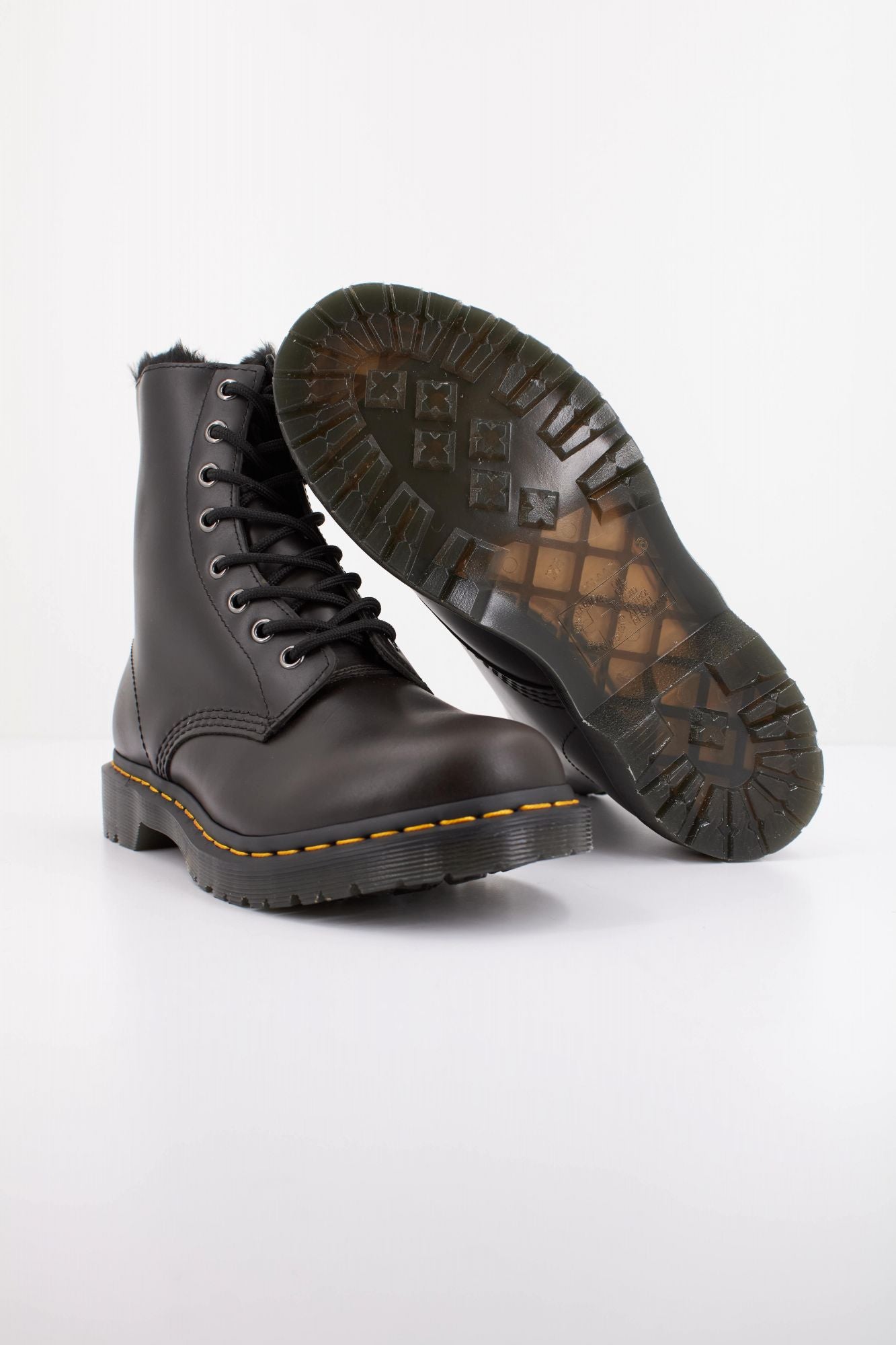 DR. MARTENS SERENA en color NEGRO (4)