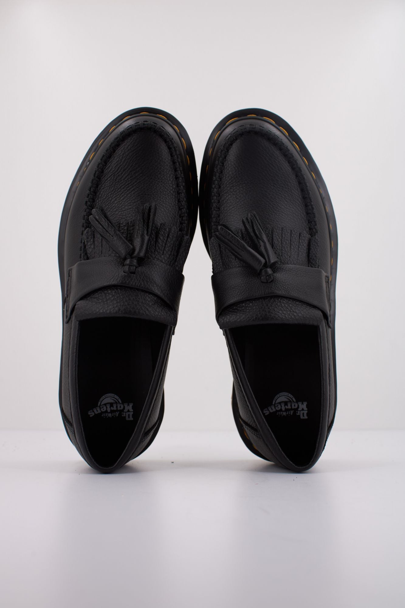 DR. MARTENS ADRIAN en color NEGRO (3)