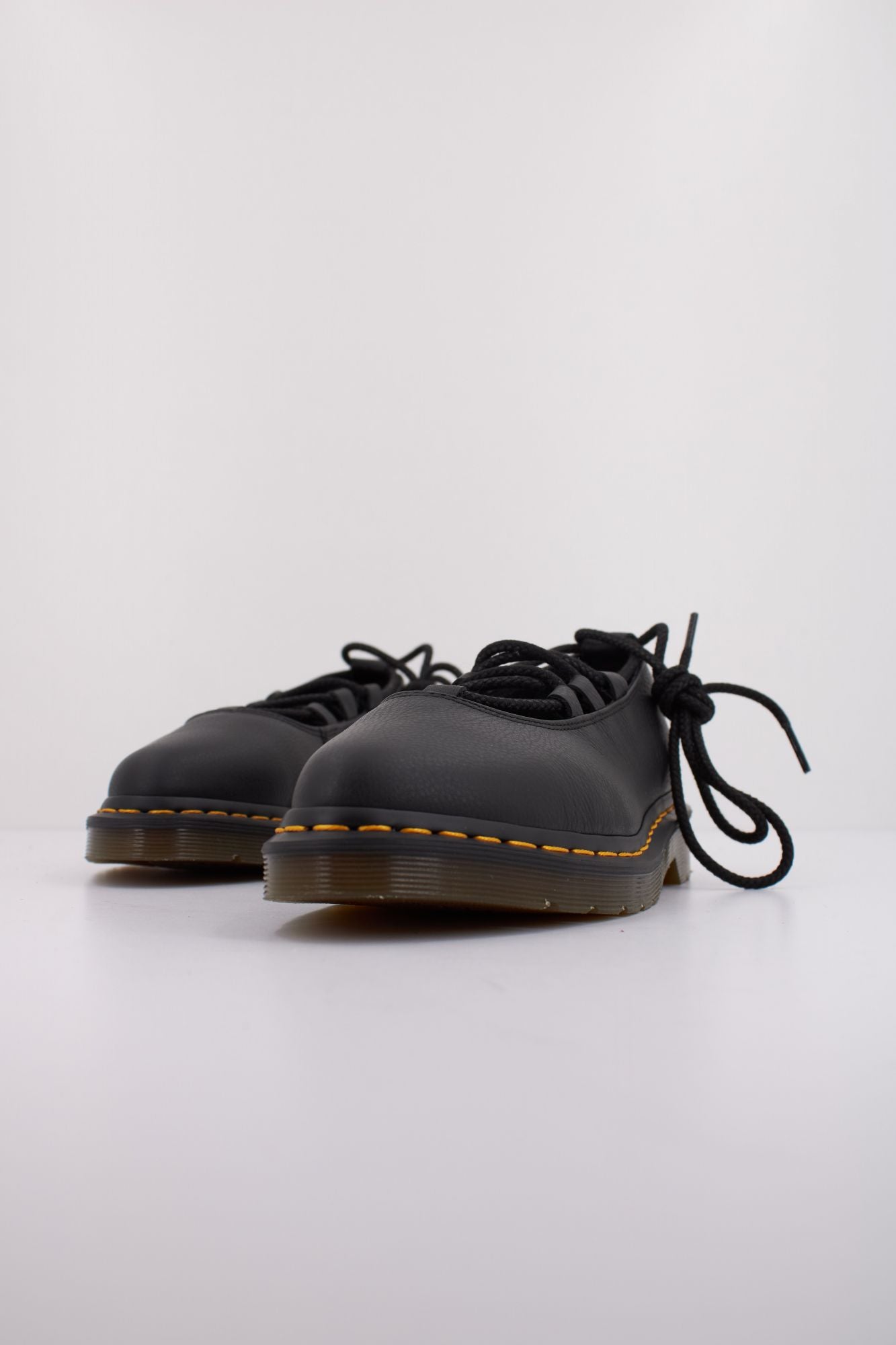 DR. MARTENS ELPHIE II en color NEGRO (2)