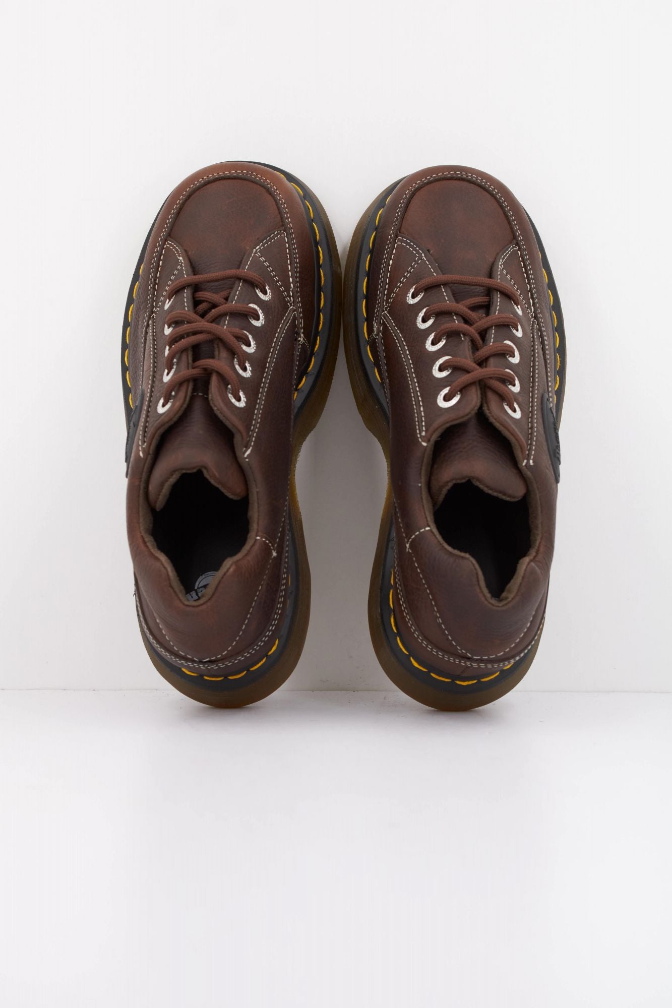 DR. MARTENS BUZZ 5I en color MARRON (5)