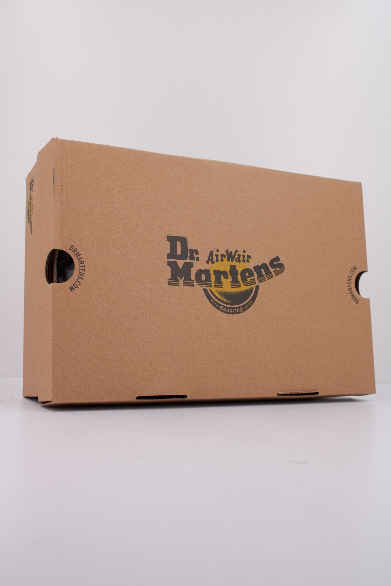 DR. MARTENS ZEBZAG SANDAL en color NEGRO (6)