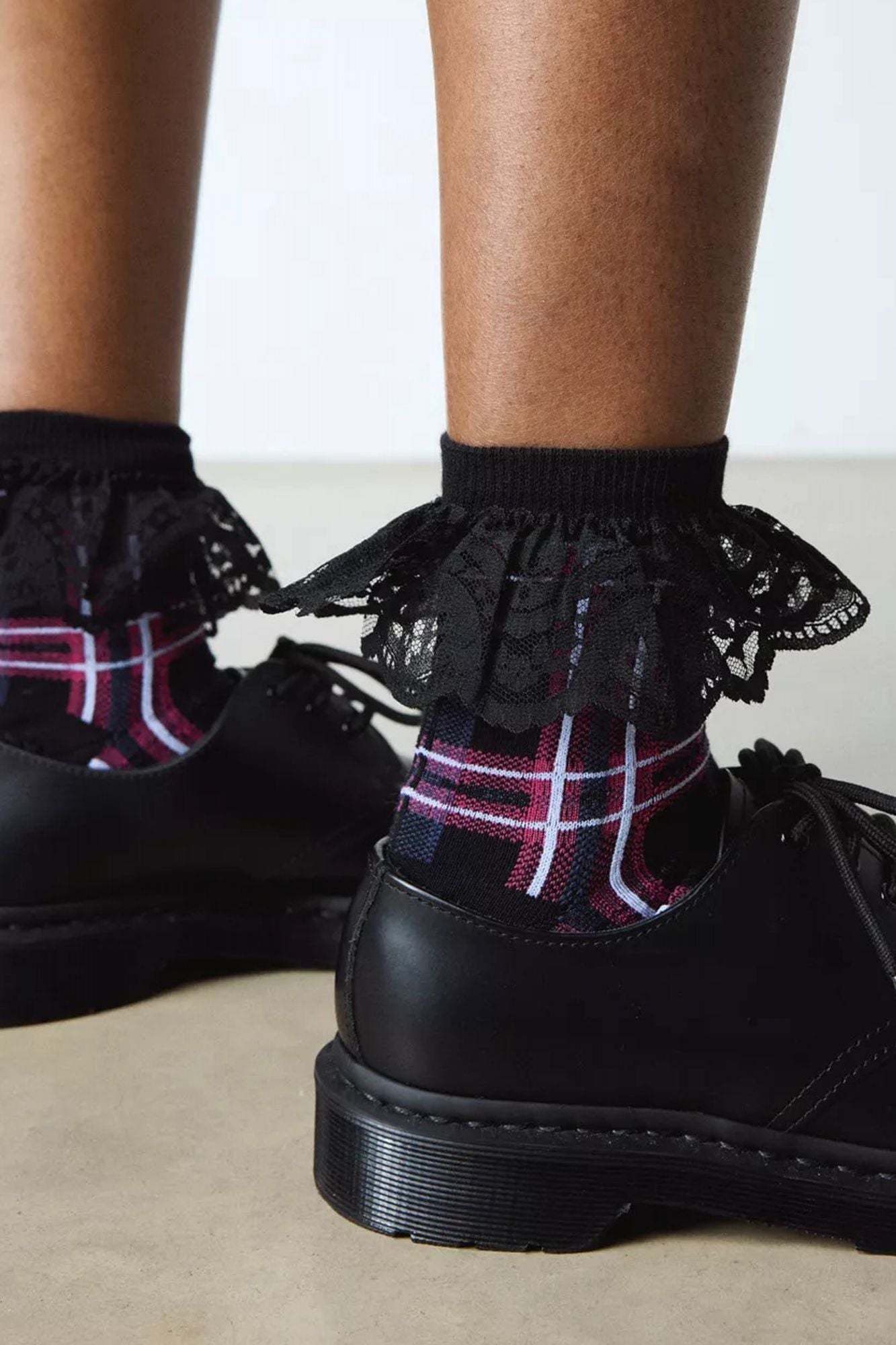 DR. MARTENS FRILL SOCK en color NEGRO (2)
