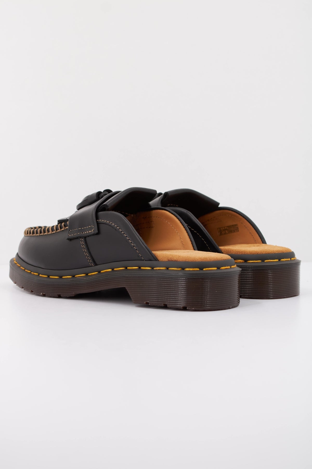 DR. MARTENS ADRIAN MULE en color NEGRO (4)