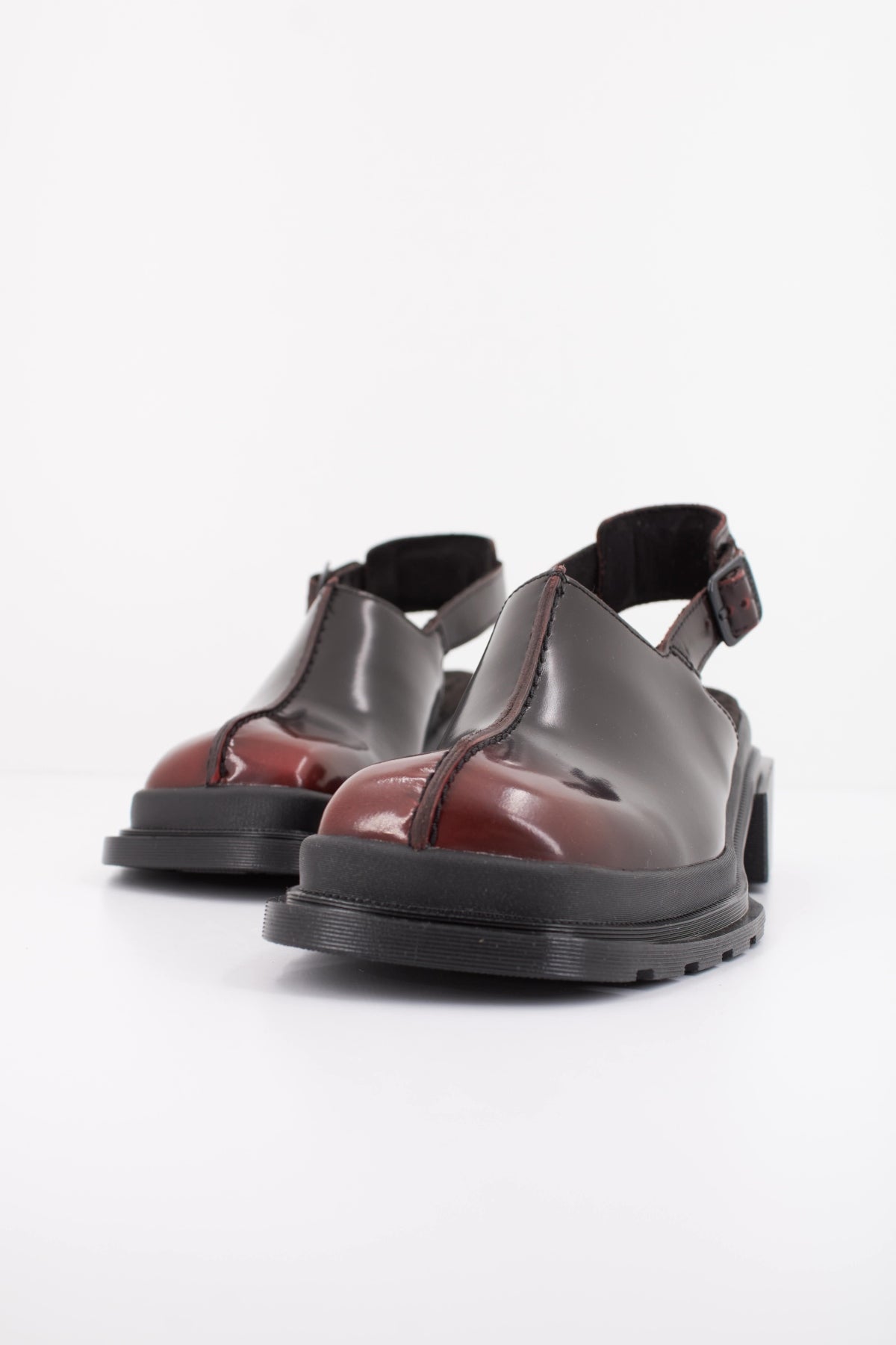 DR. MARTENS MAYBOLE MULE en color BURDEOS (2)