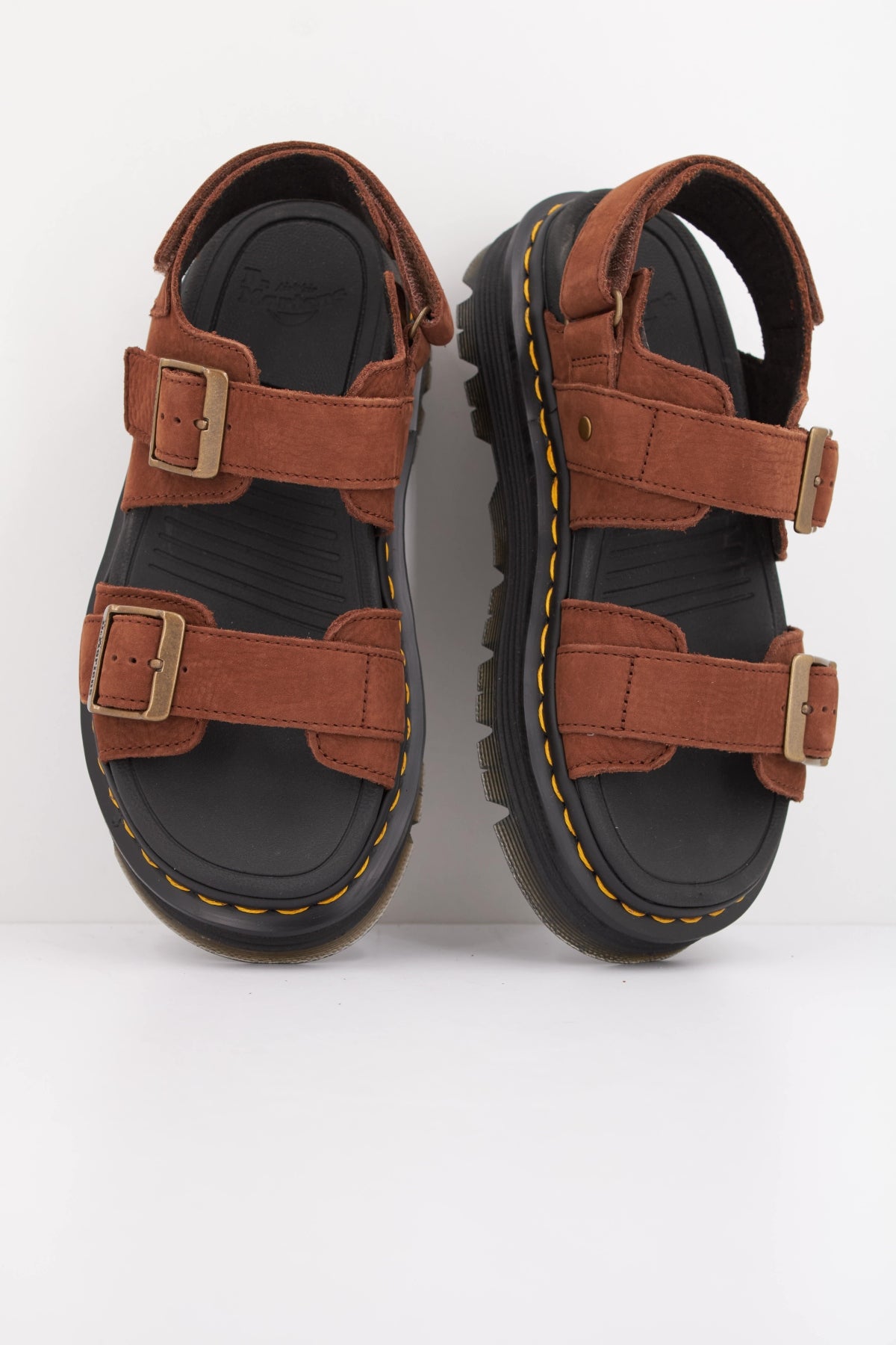 DR. MARTENS ZEBZAG SANDAL en color MARRON (3)