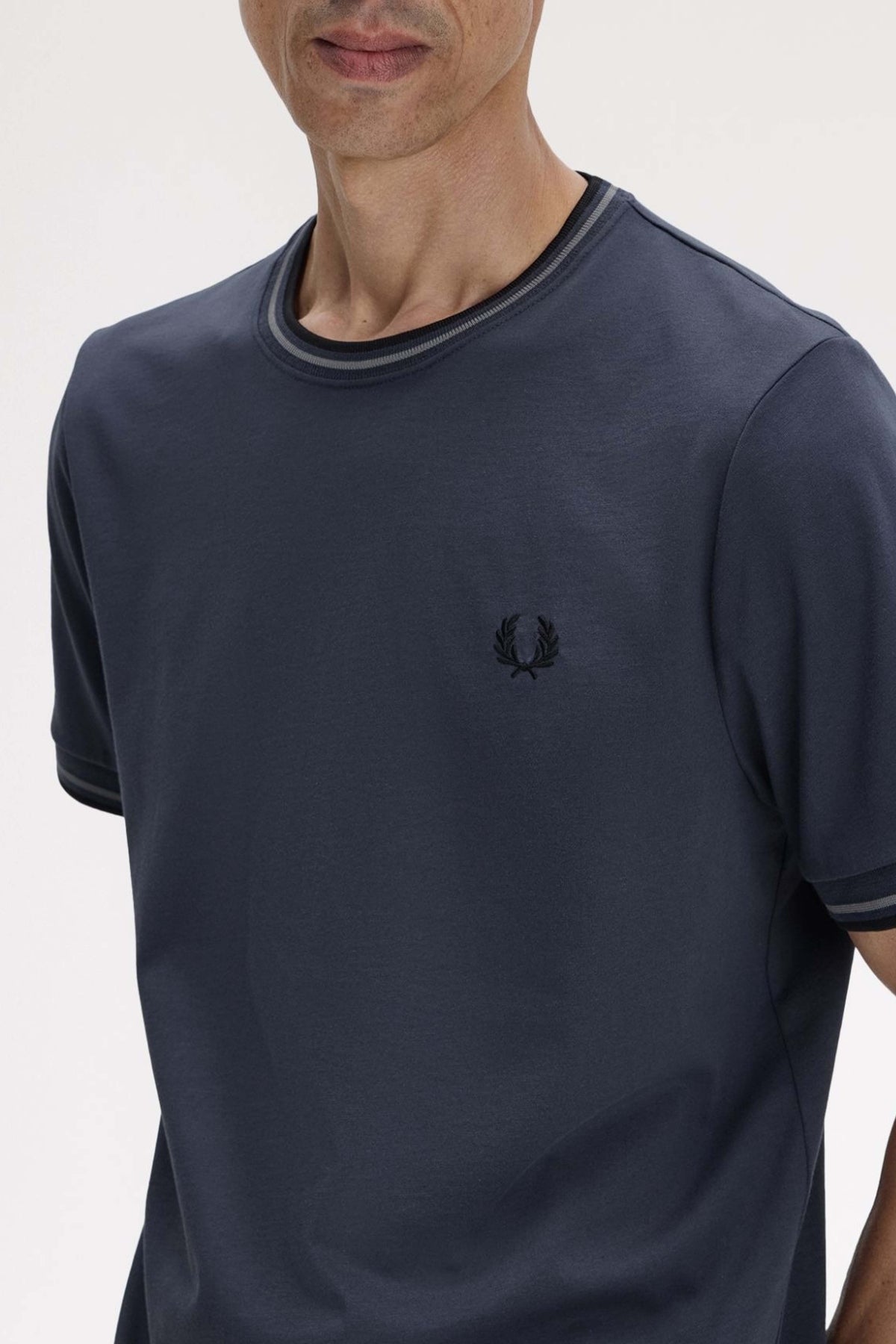 FRED PERRY TWIN TIPPED T-SHIRT en color GRIS (3)