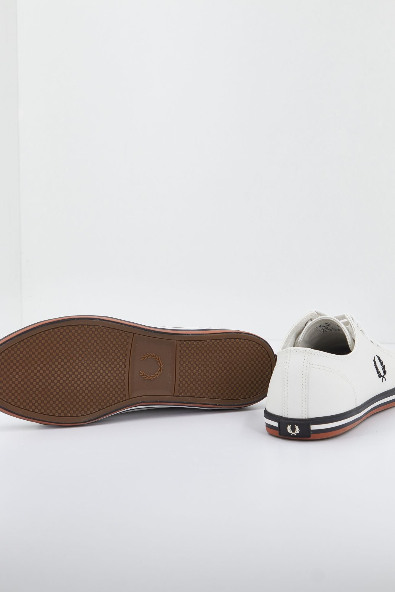 FRED PERRY KINGSTON LEATHER en color BLANCO (3)