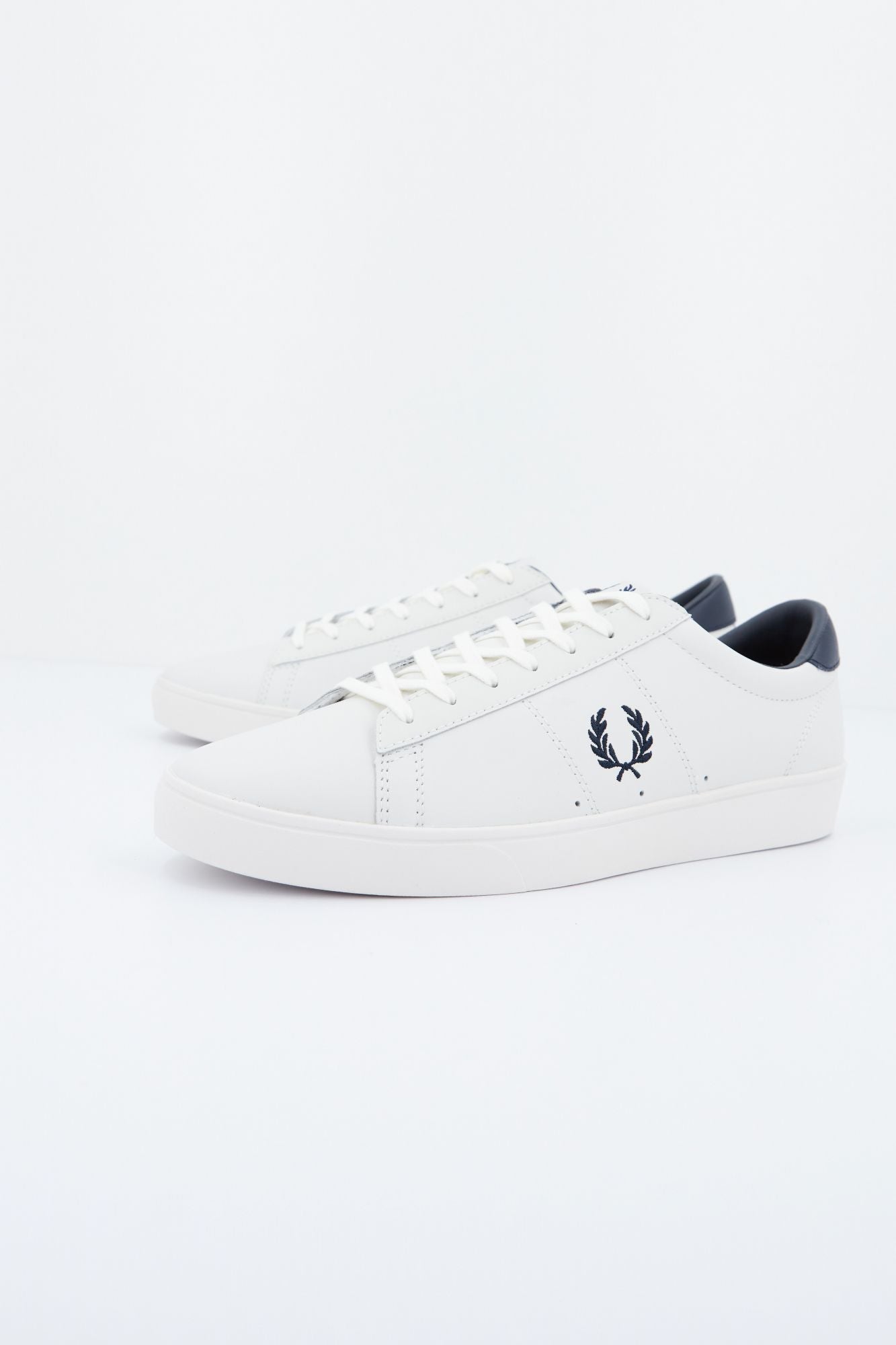 FRED PERRY SPENCER LEATHER en color BLANCO (1)