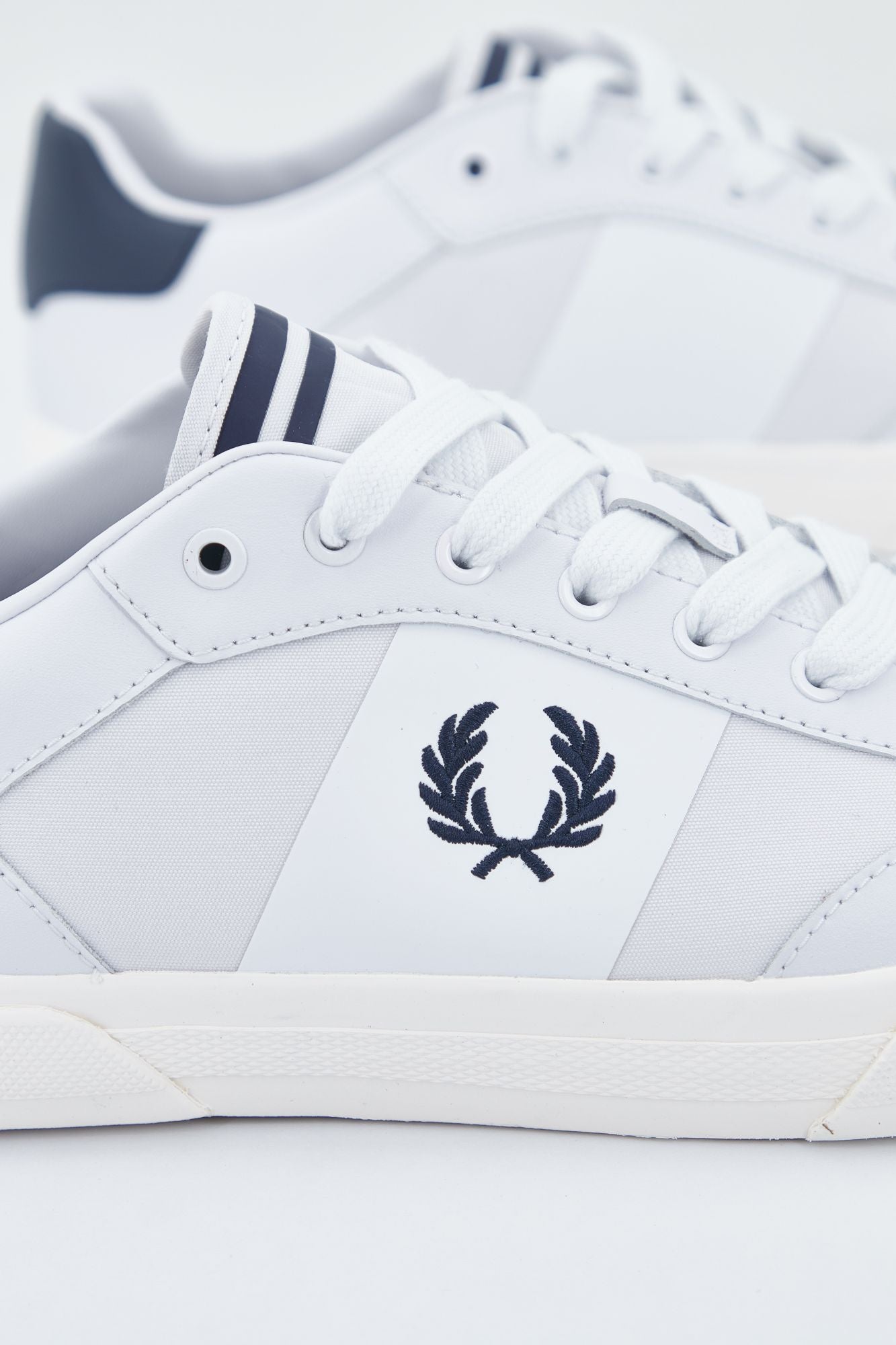 FRED PERRY CLAY LEATHER en color BLANCO (3)