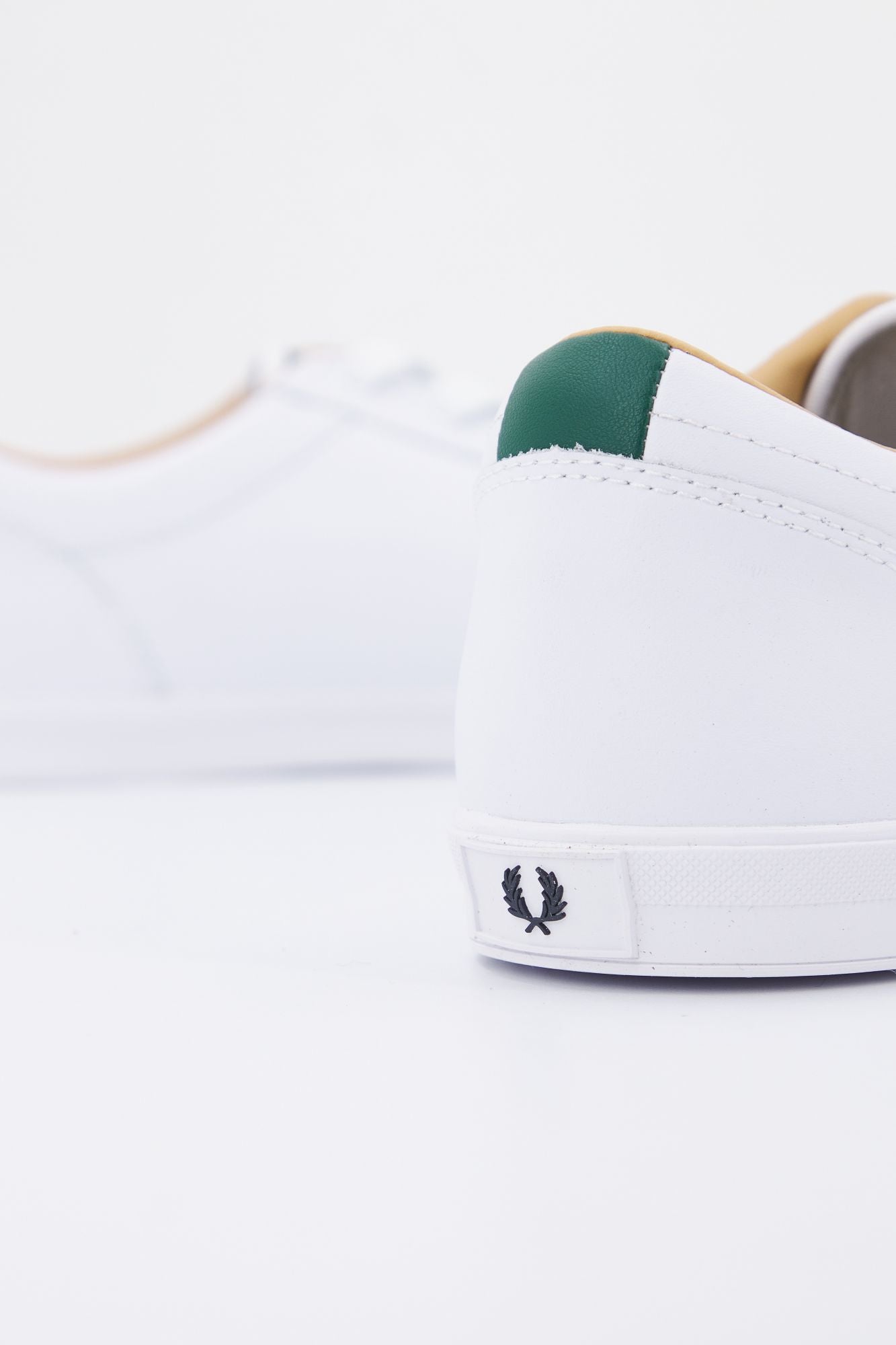 FRED PERRY B1228 en color BLANCO (4)