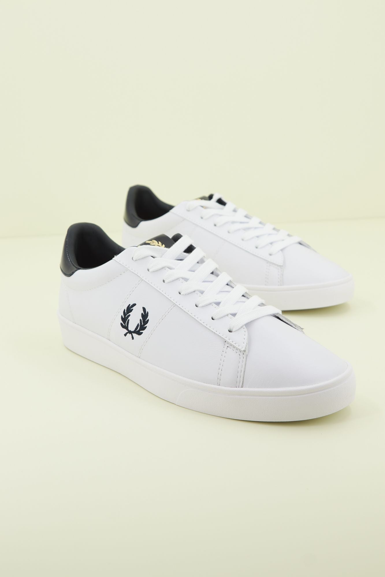 FRED PERRY SPENCER en color BLANCO (2)