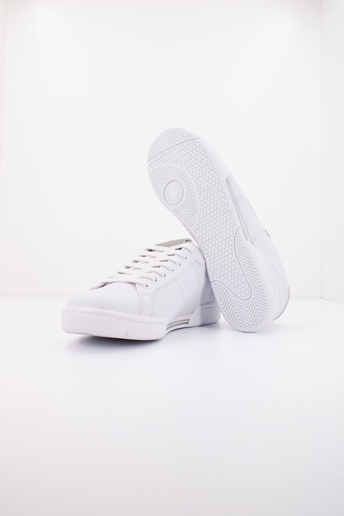 FRED PERRY B722 LEATHER en color BLANCO (4)