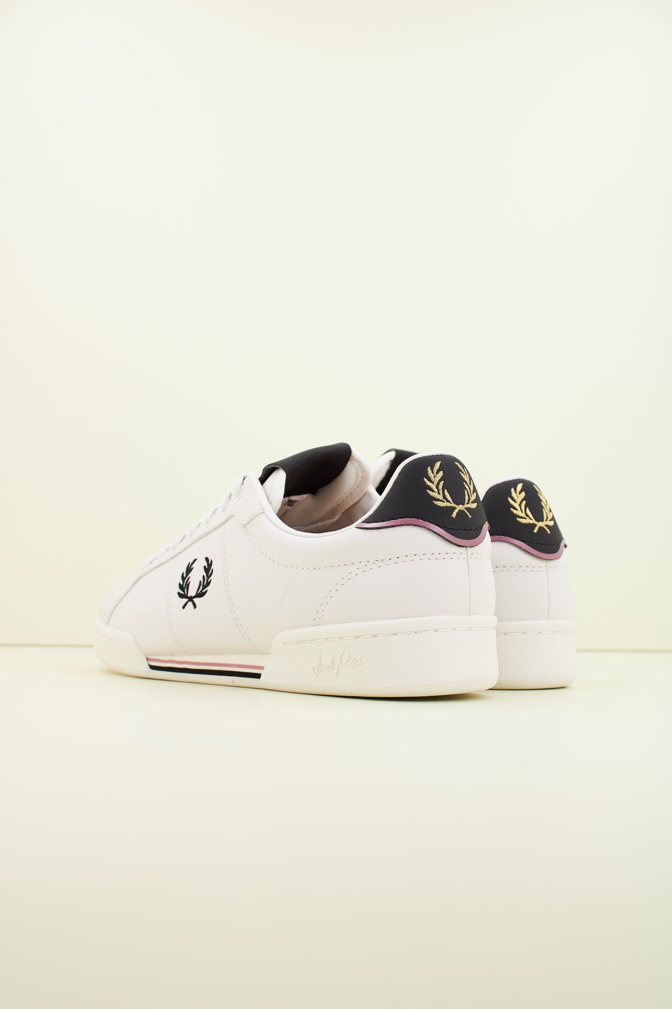 FRED PERRY B722 LEATHER en color BLANCO (3)