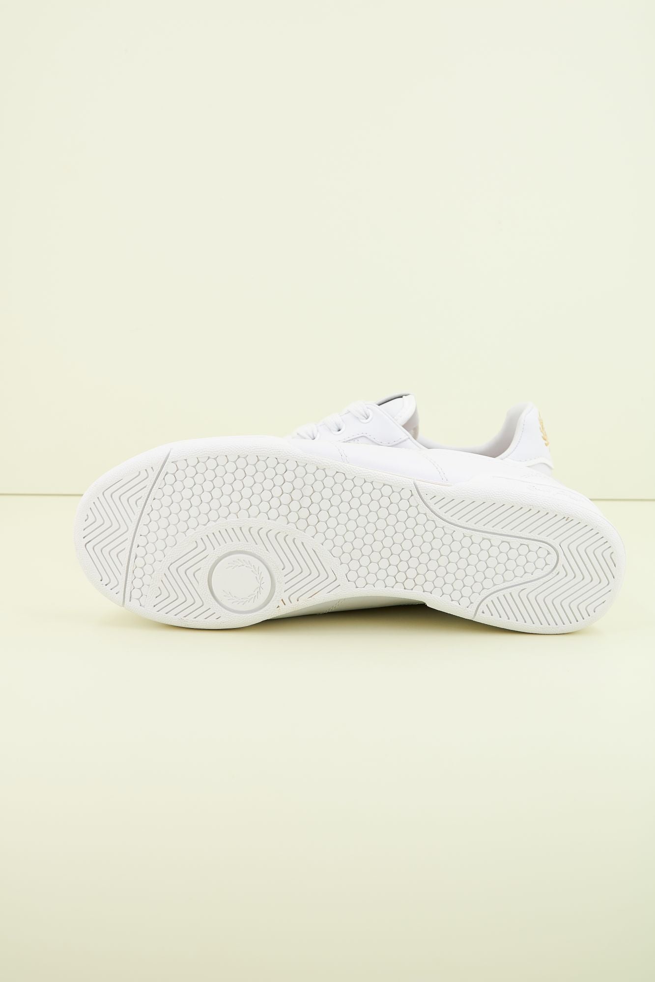 FRED PERRY B722 LEATHER en color BLANCO (4)
