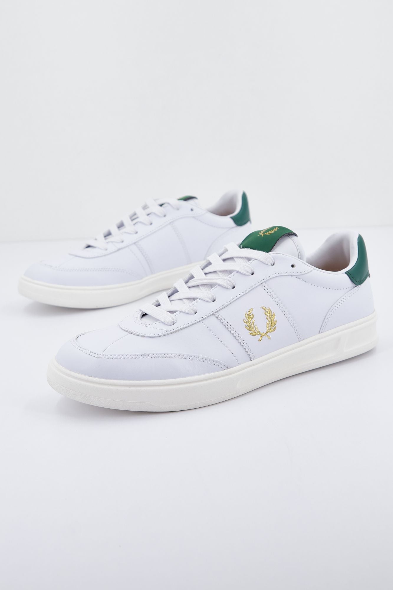 FRED PERRY LEATHER en color BLANCO (1)