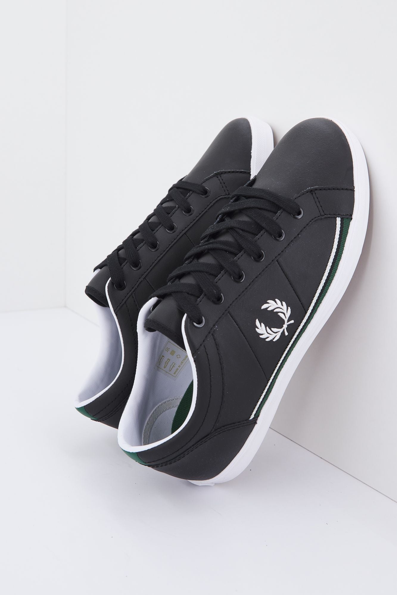 FRED PERRY BASELINE TIPPED en color NEGRO (1)