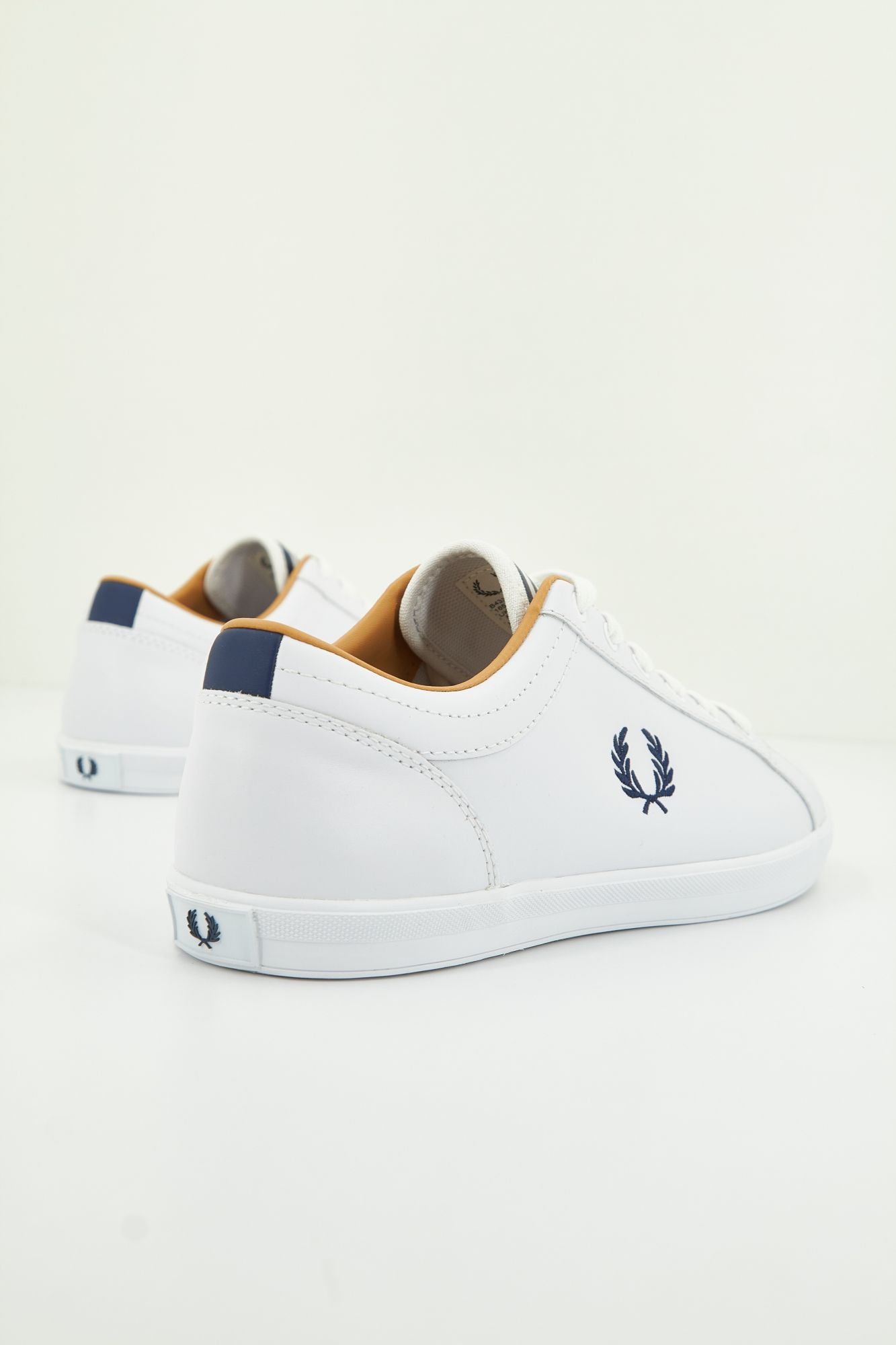 FRED PERRY BASELINE LEATHER en color BLANCO (2)