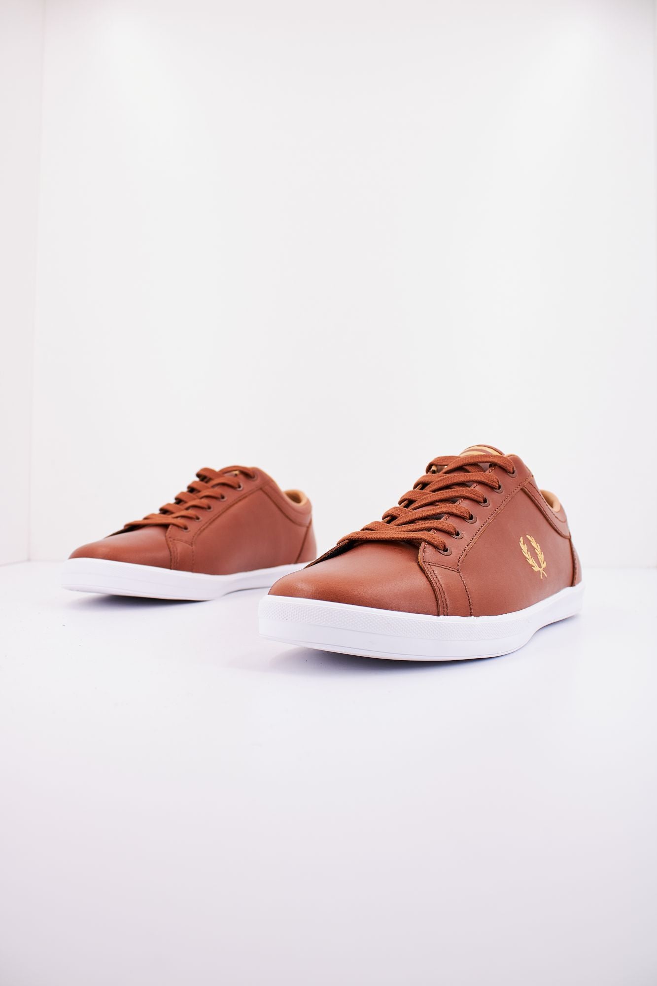 FRED PERRY BASELINE LEATHER en color MARRON (2)