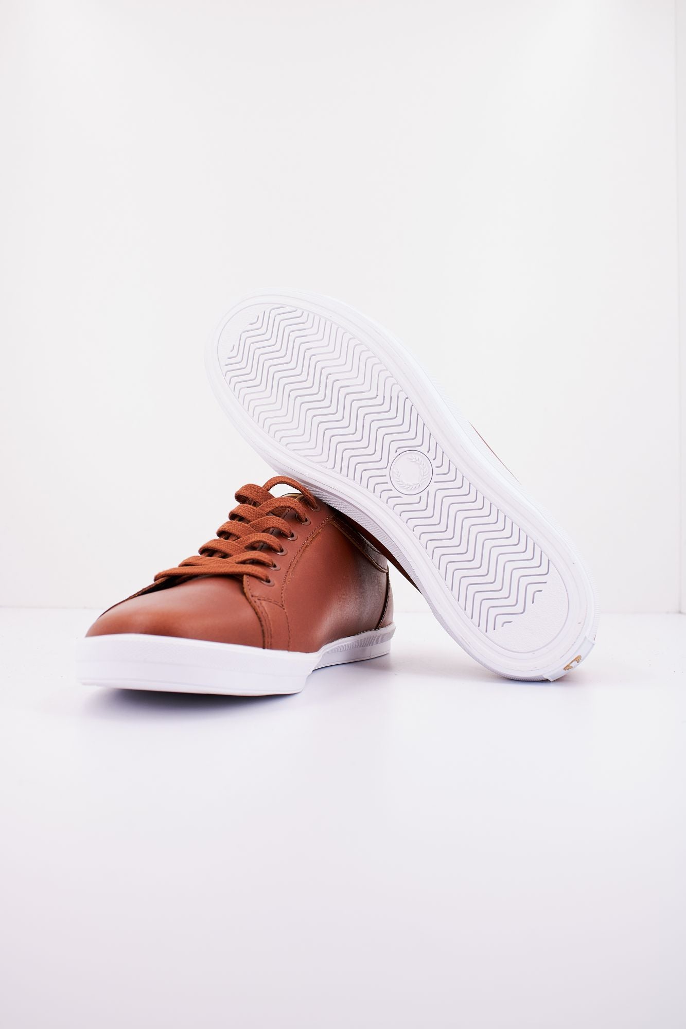 FRED PERRY BASELINE LEATHER en color MARRON (4)