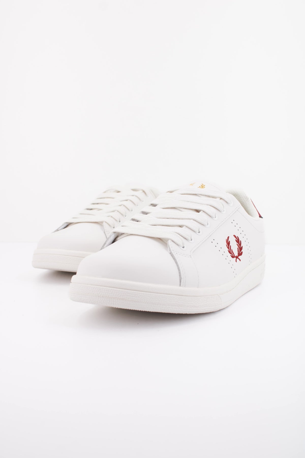 FRED PERRY B721 LEATHER en color BLANCO (2)