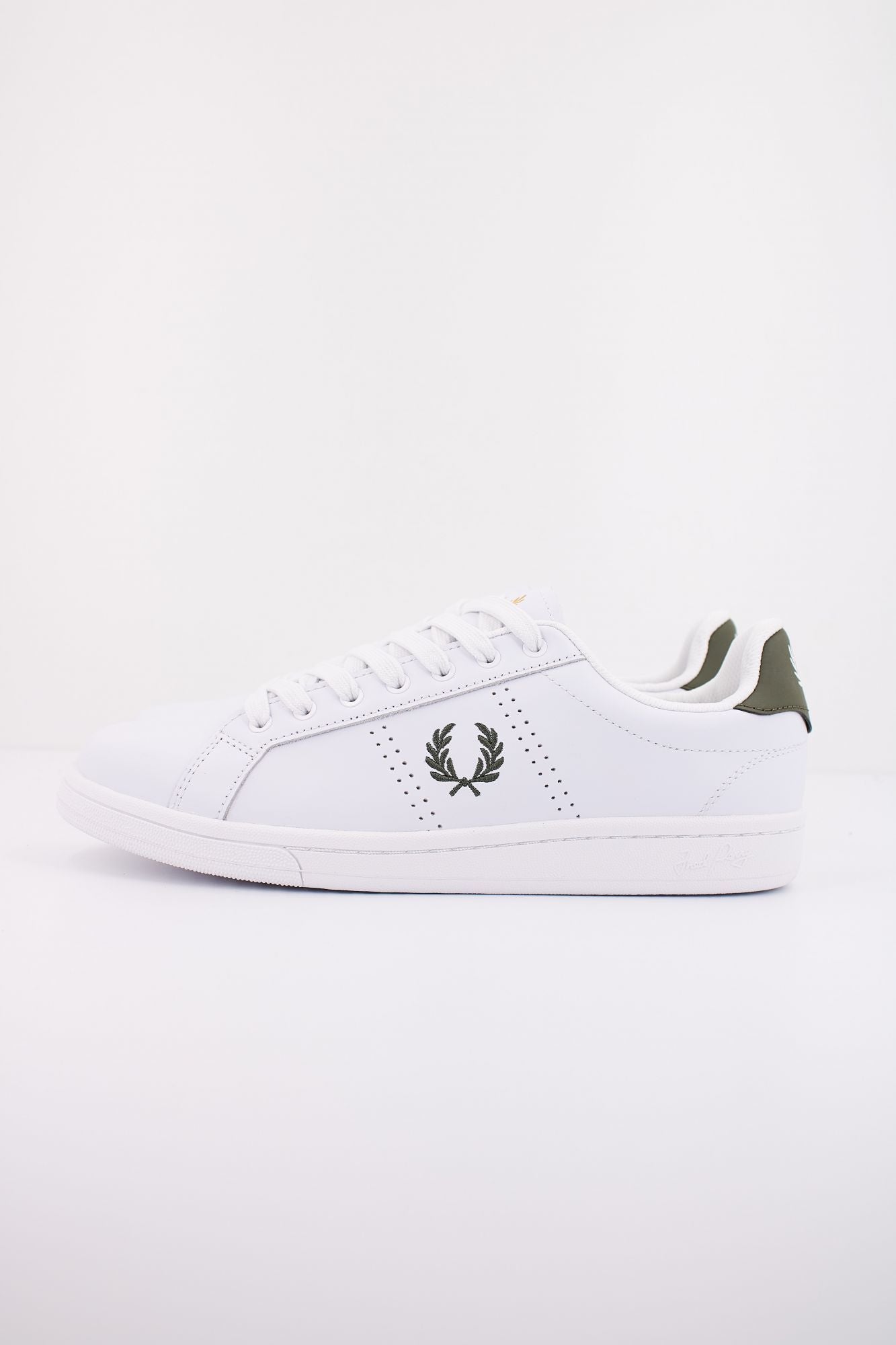 FRED PERRY B721 LEATHER en color BLANCO (1)