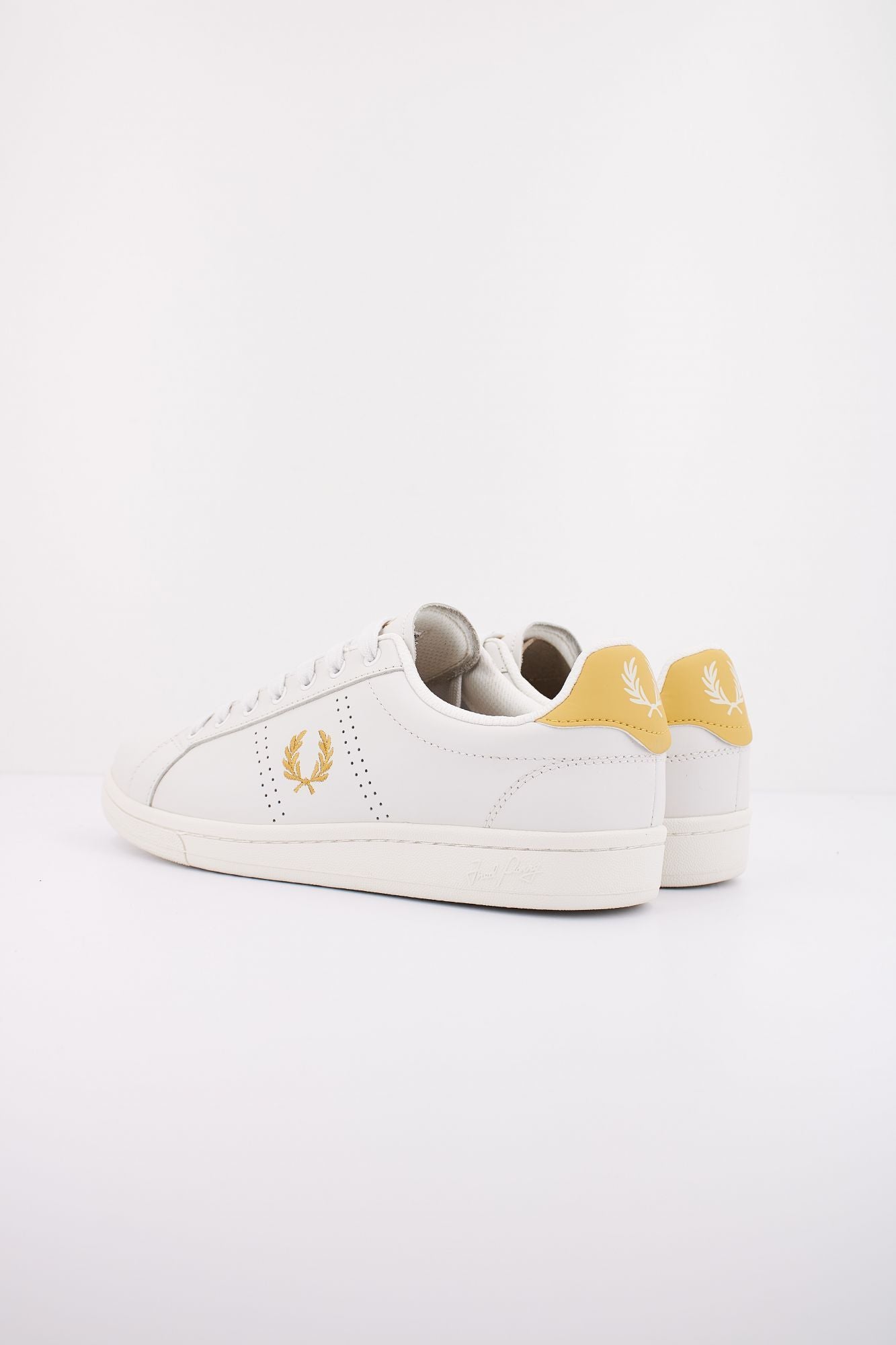 FRED PERRY B721 LEATHER en color BLANCO (4)