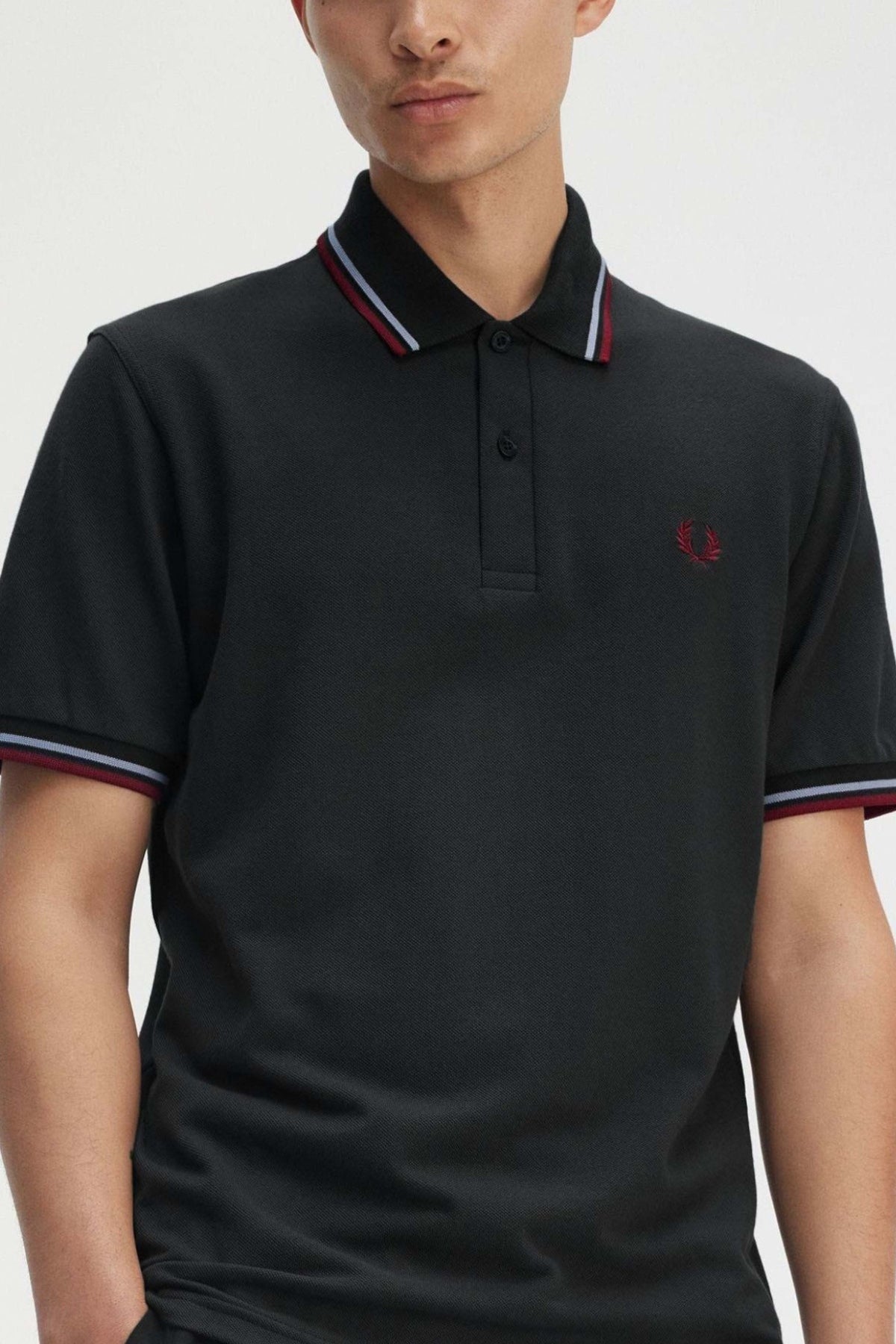 FRED PERRY TWIN TIPPED en color NEGRO (2)