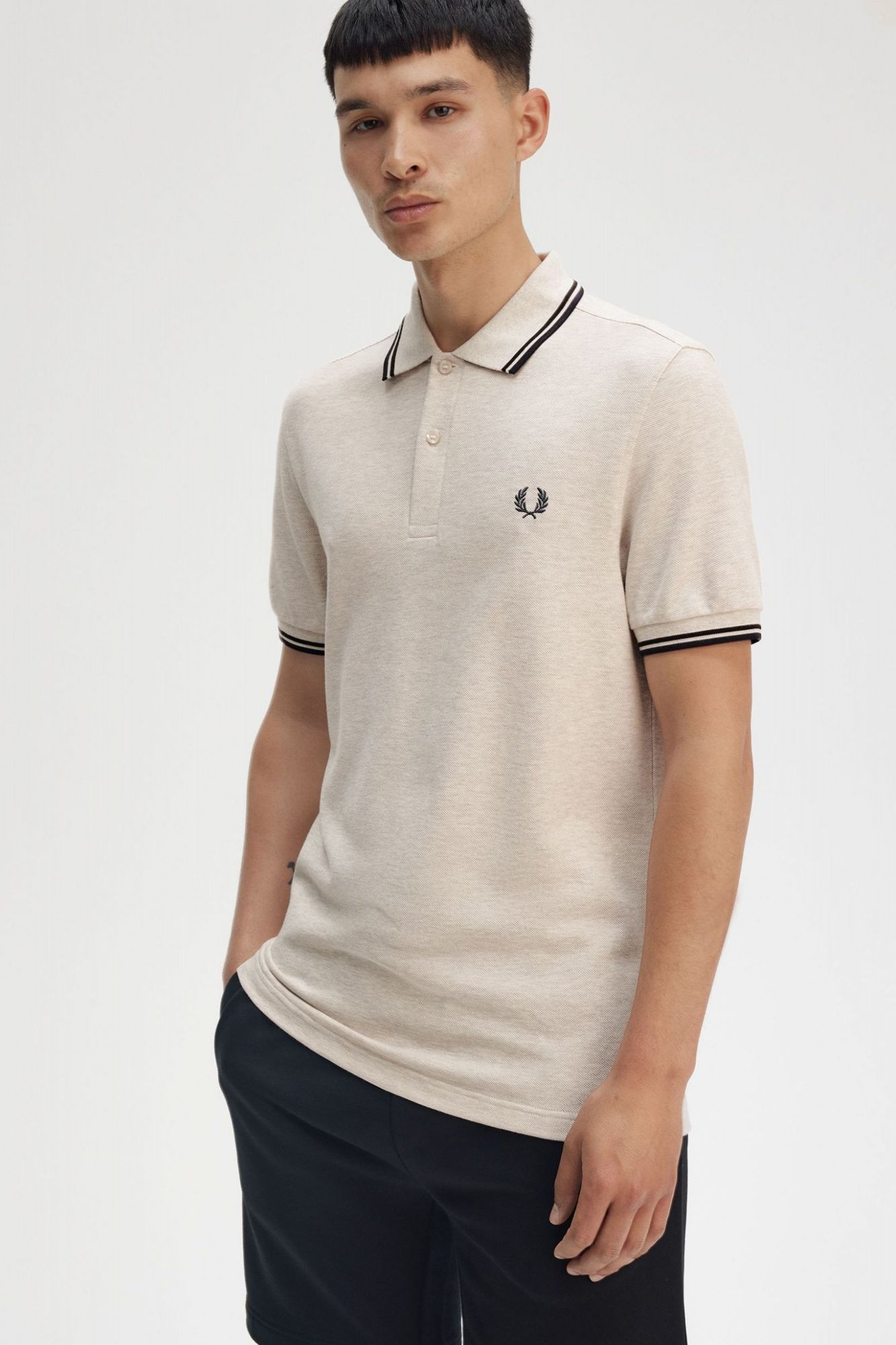 FRED PERRY TWIN TIPPED FRED PERRY SHIR en color BEIS (4)