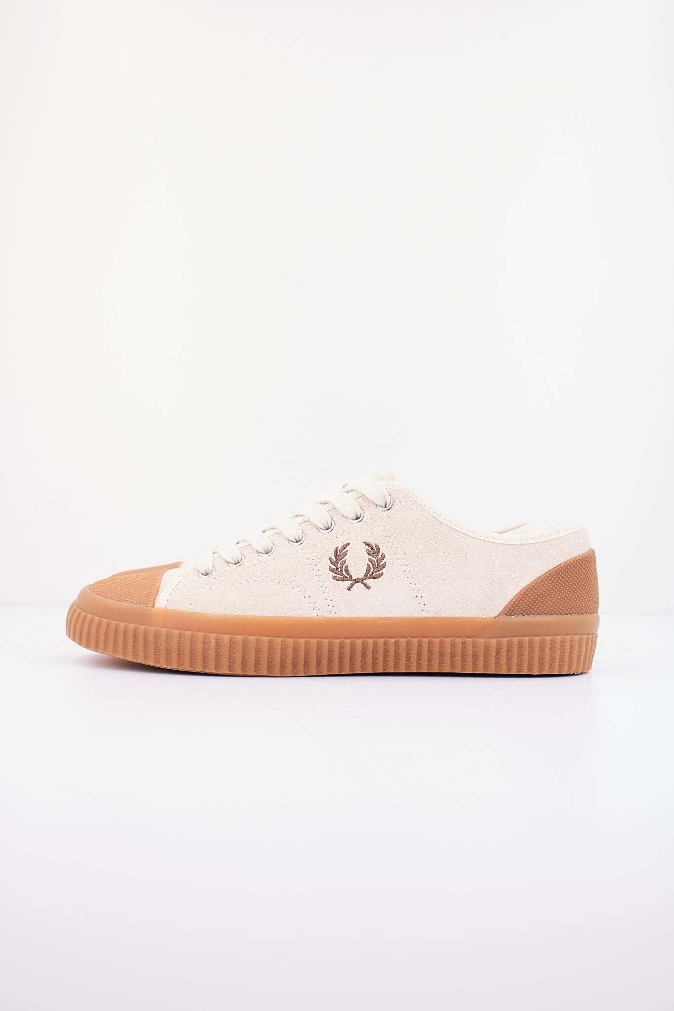 FRED PERRY HUGHES LOW TEXT SUE en color MARRON (1)