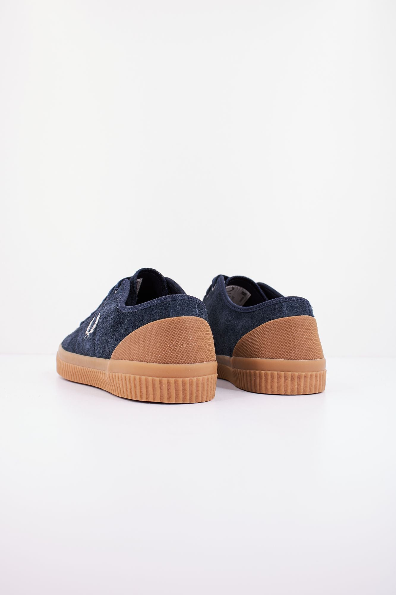 FRED PERRY HUGHES LOW TEXT SUE en color AZUL (3)