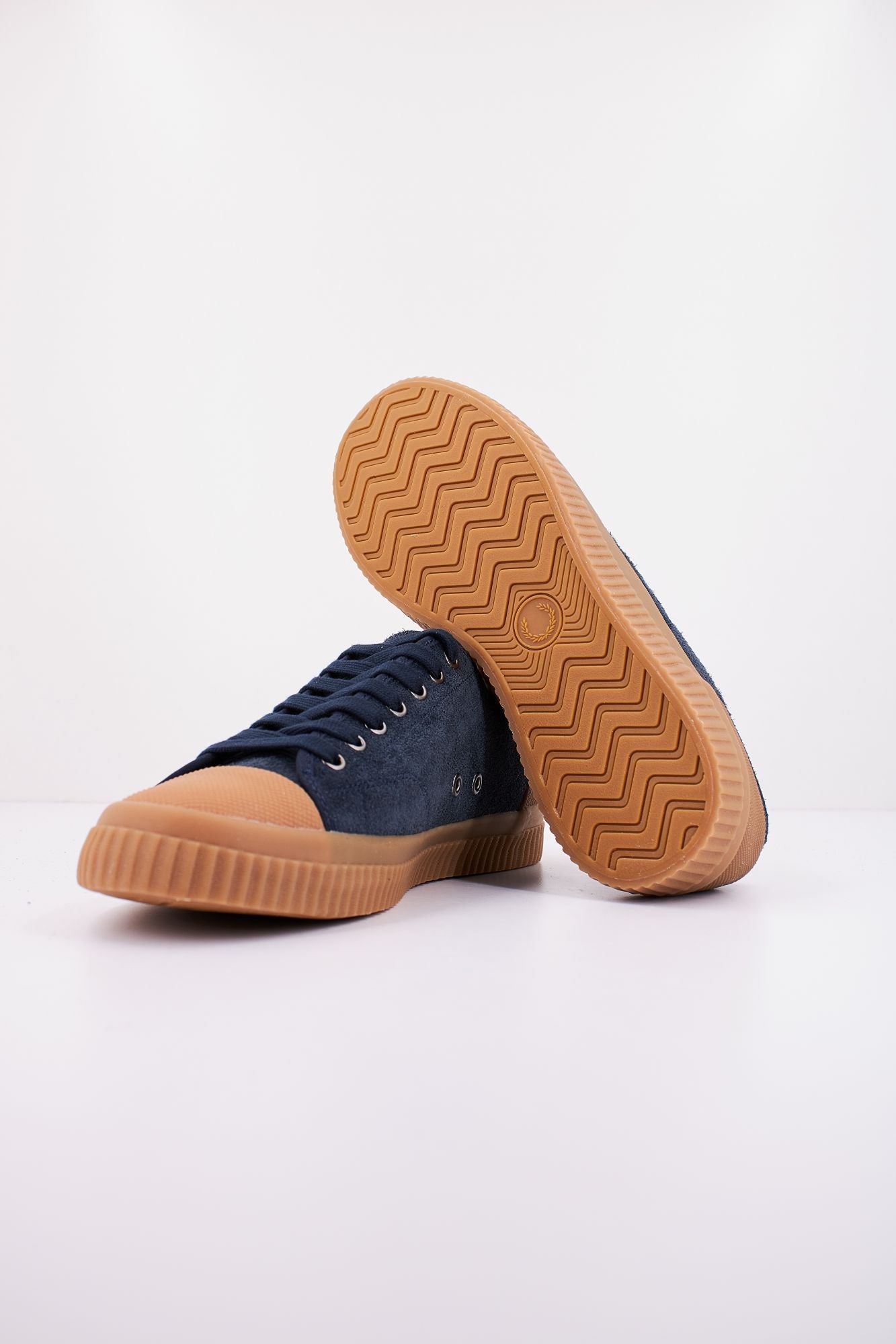 FRED PERRY HUGHES LOW TEXT SUE en color AZUL (4)