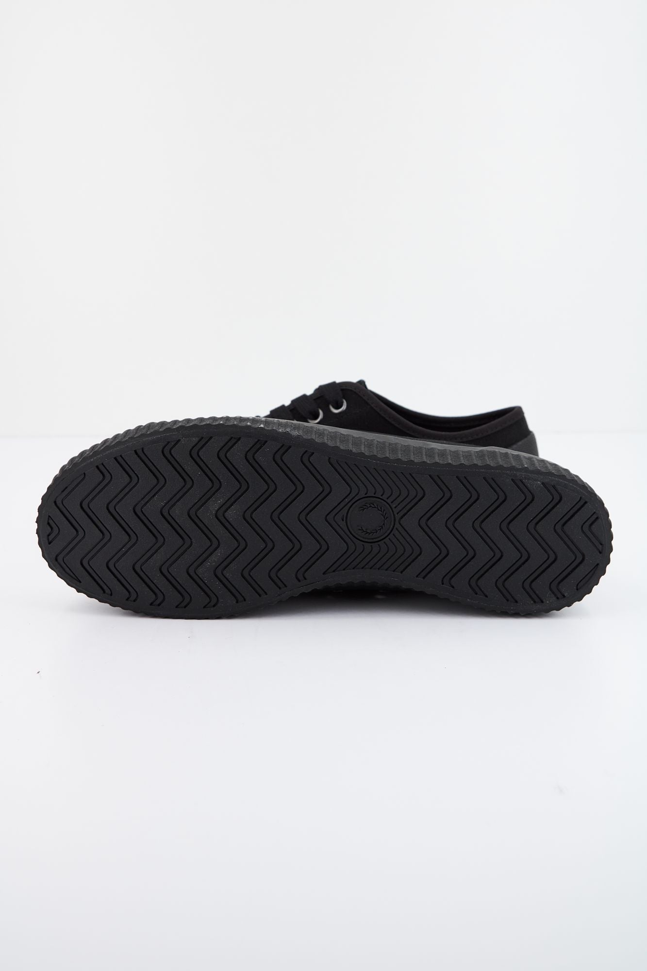 FRED PERRY HUGHES LOW CANVAS en color NEGRO (4)