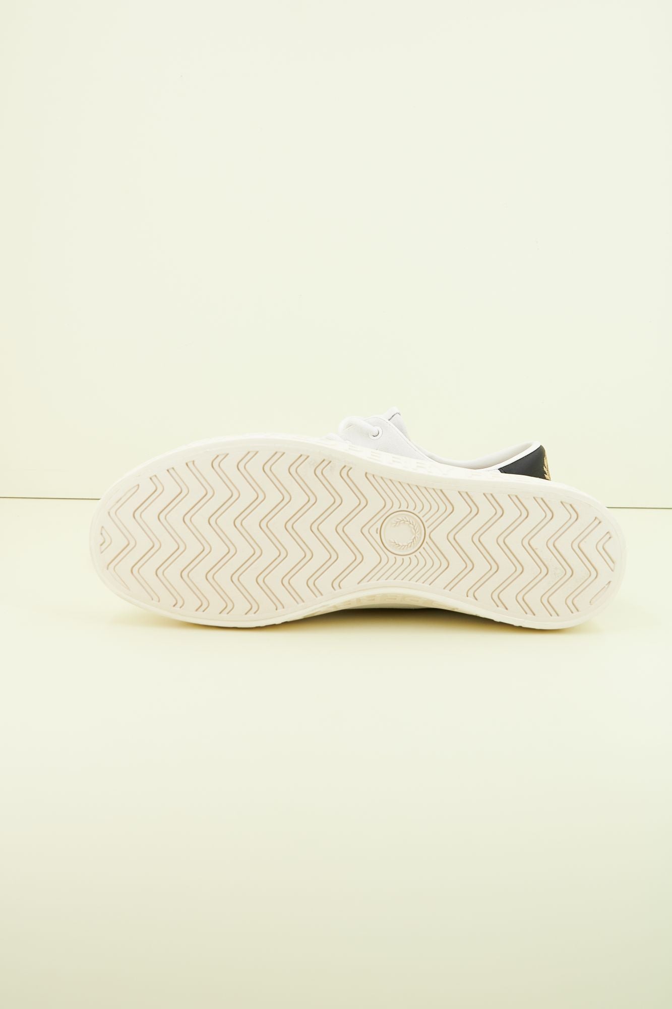 FRED PERRY LOTTIE SUEDE en color BLANCO (4)