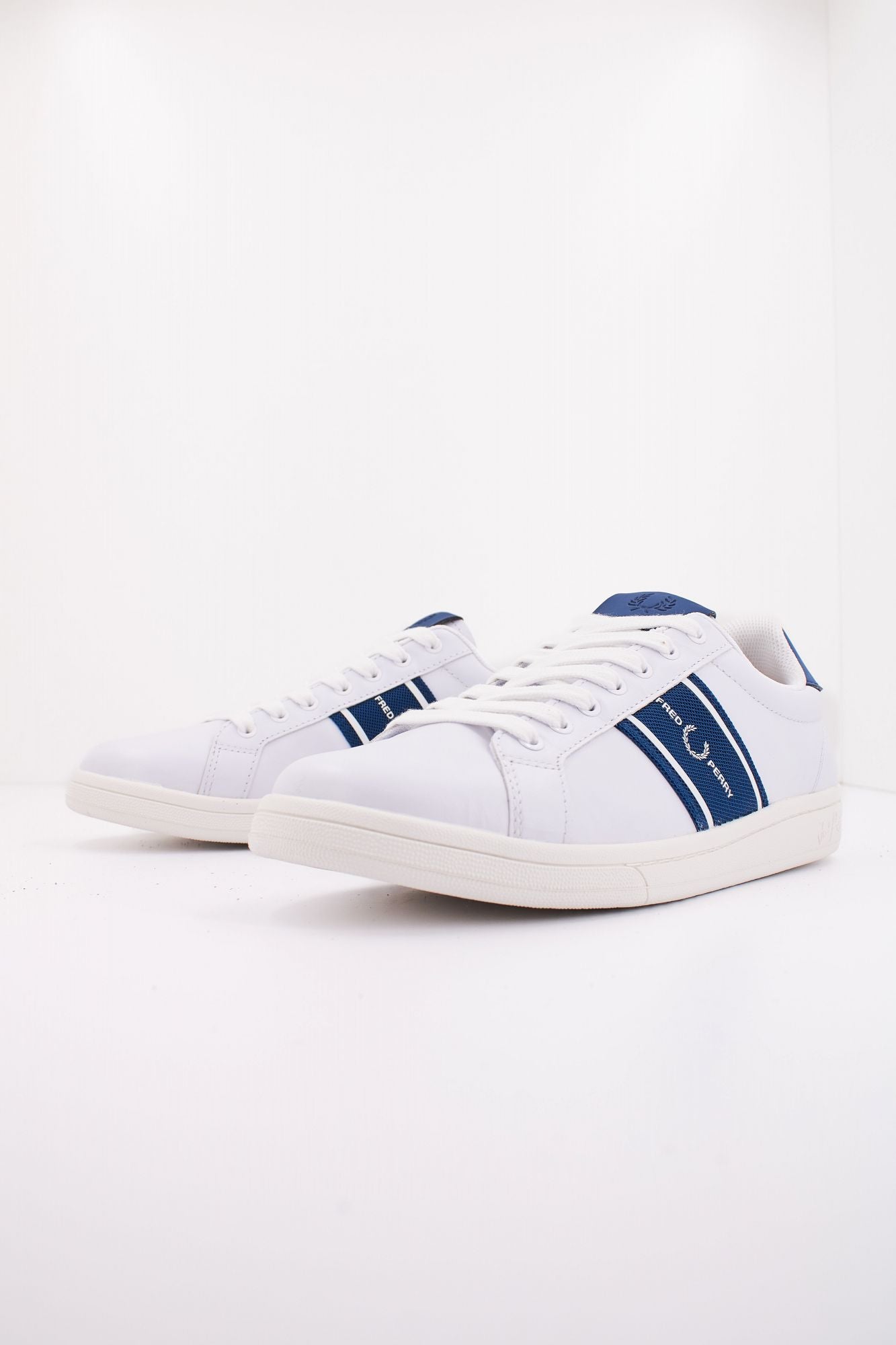 FRED PERRY B721 LEA/GRAP BRA M en color BLANCO (2)