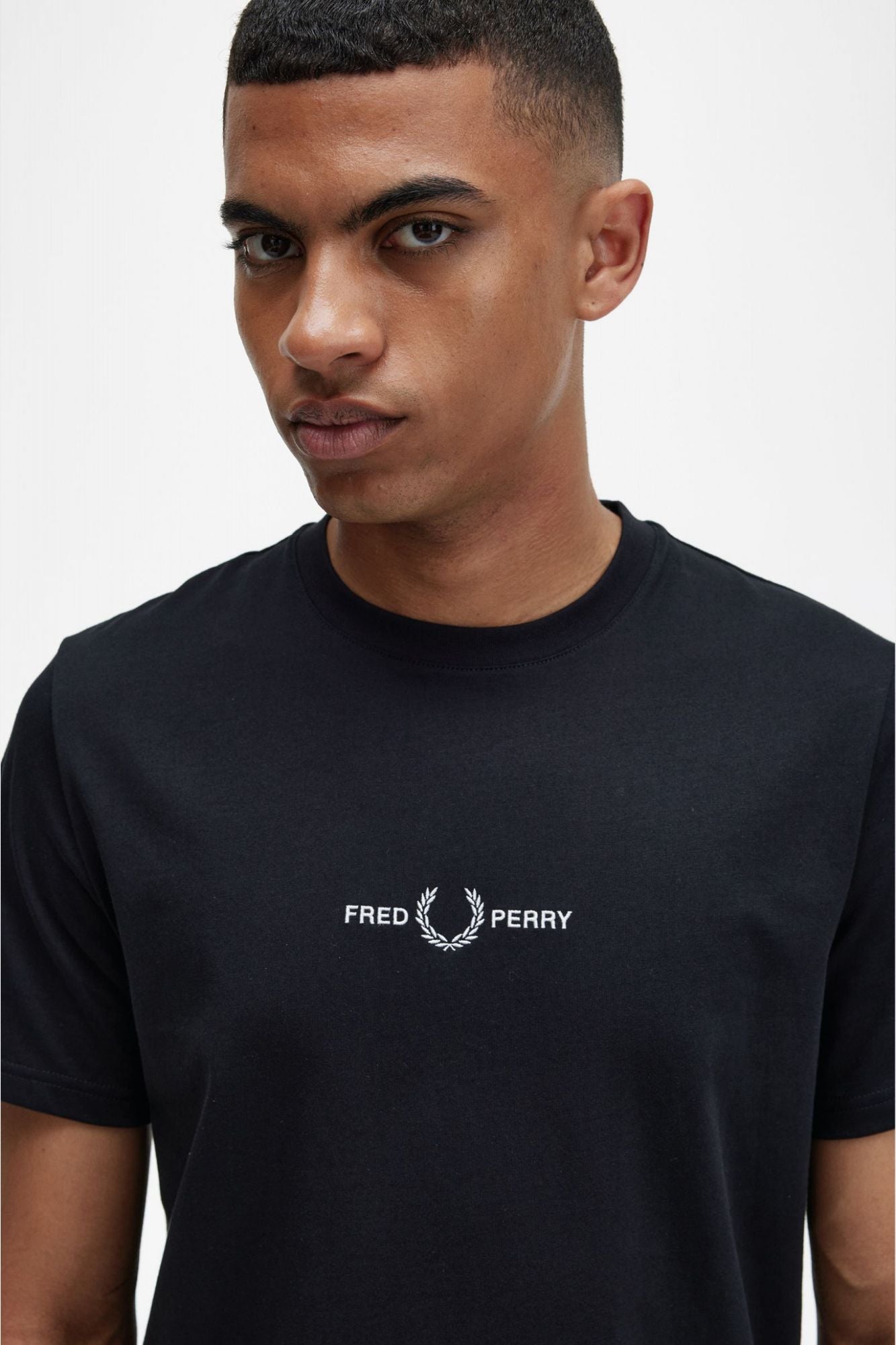 FRED PERRY EMBROIDERED T-SHIRT en color NEGRO (4)