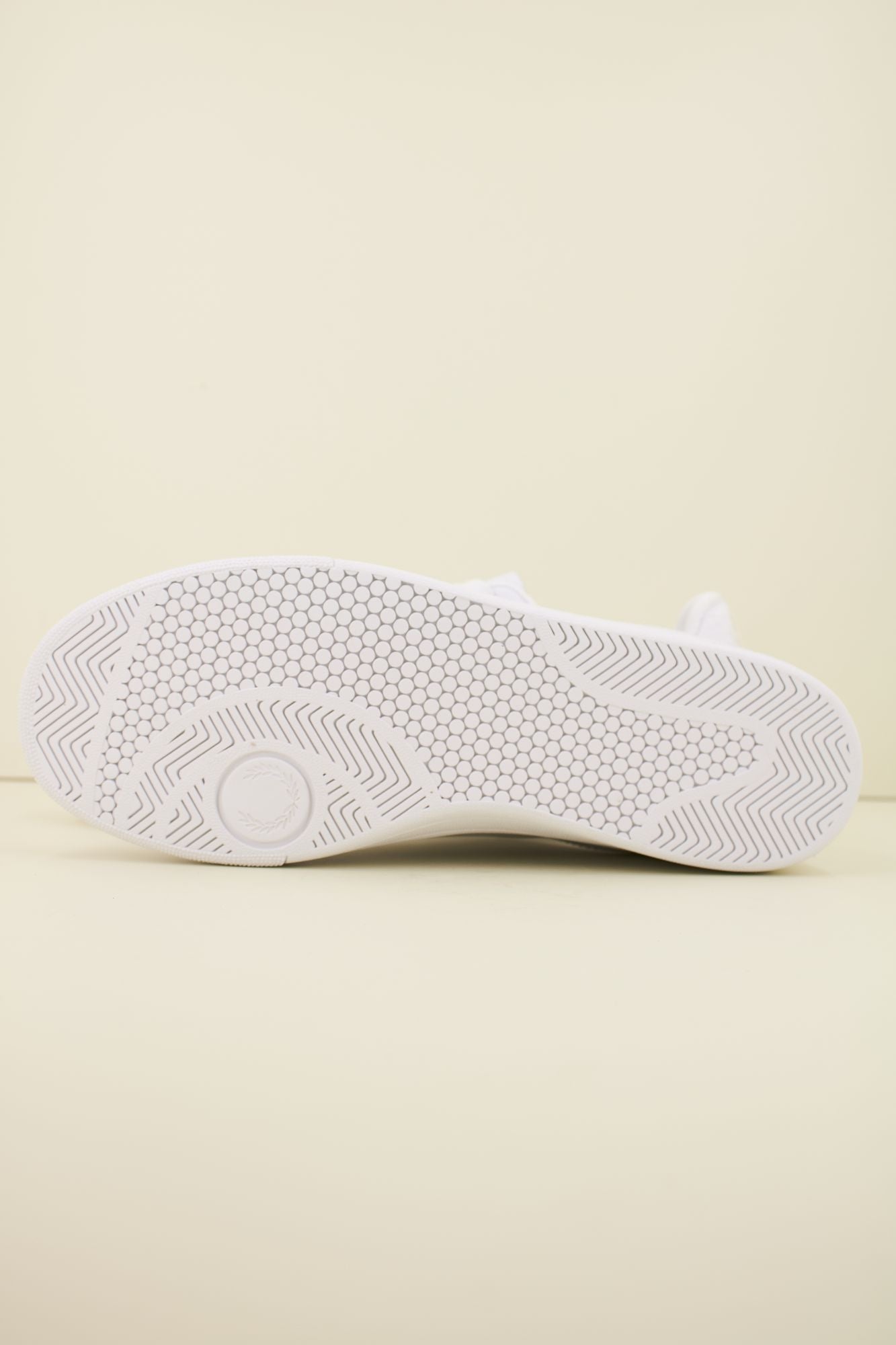 FRED PERRY B6333 en color BLANCO (4)