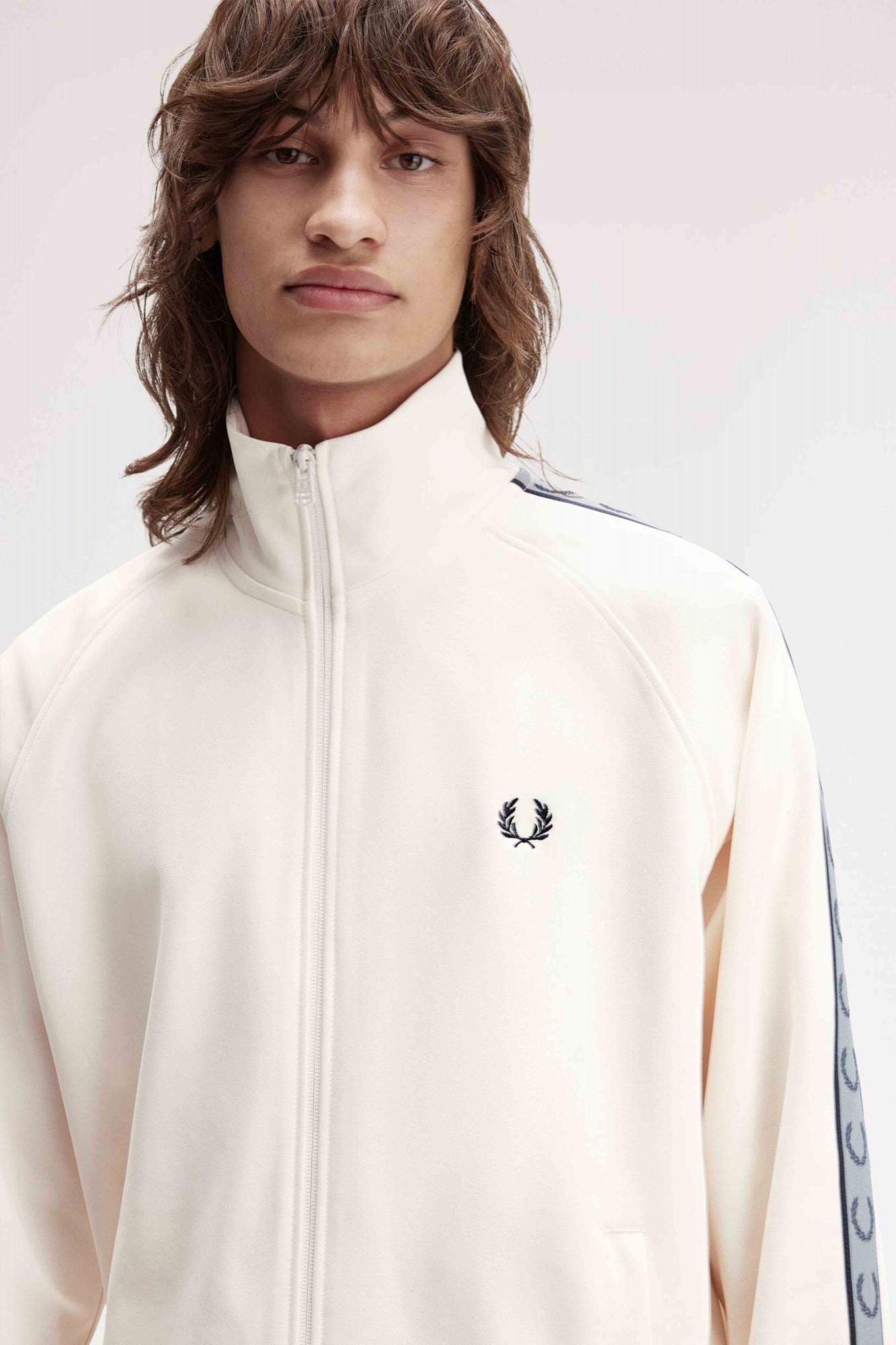 FRED PERRY CONTRAST TAPE TRACK KACKET en color BEIS (4)