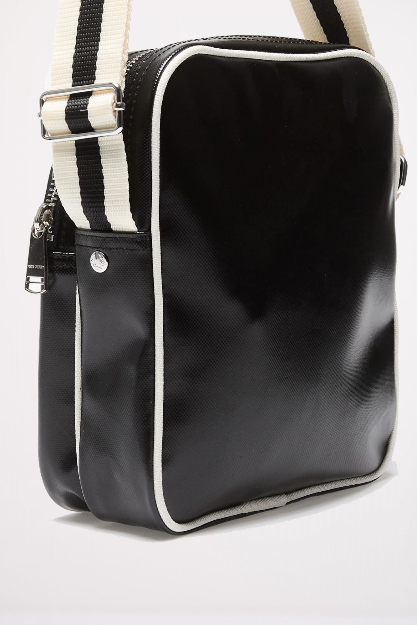 FRED PERRY CLASSIC SIDE BAG en color NEGRO (3)
