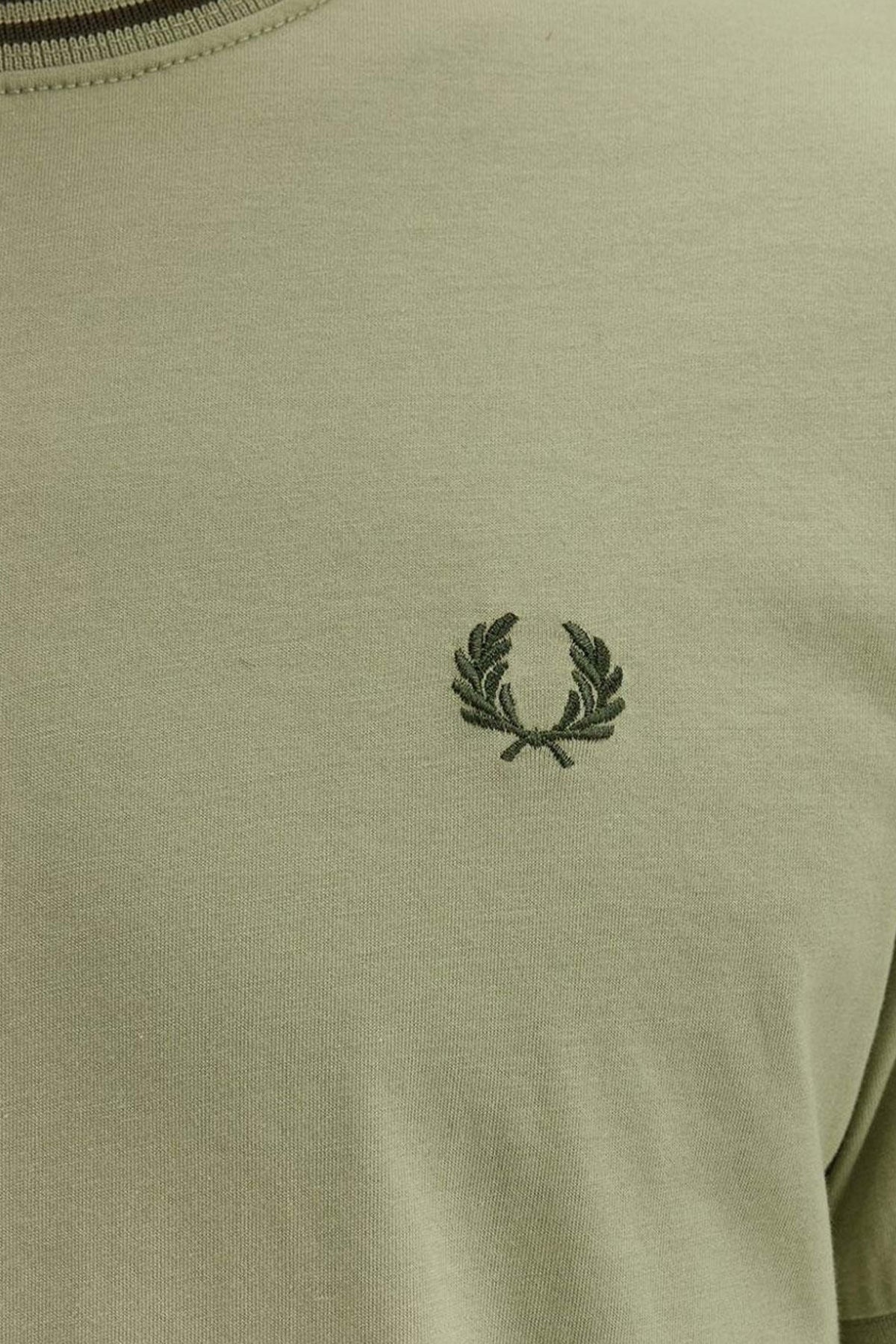 FRED PERRY TWIN TIPPED T-SHIRT en color VERDE (3)