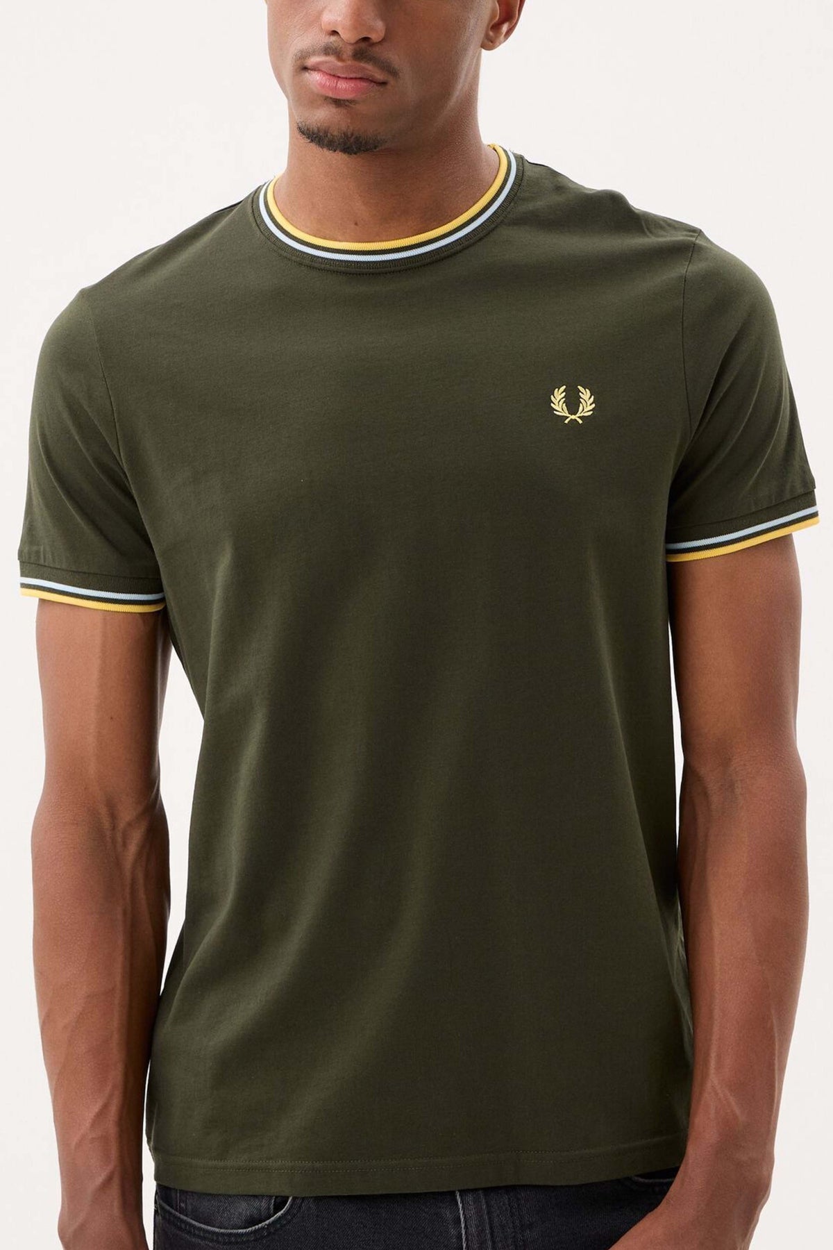 FRED PERRY TWIN TIPPED T-SHIRT en color VERDE (1)