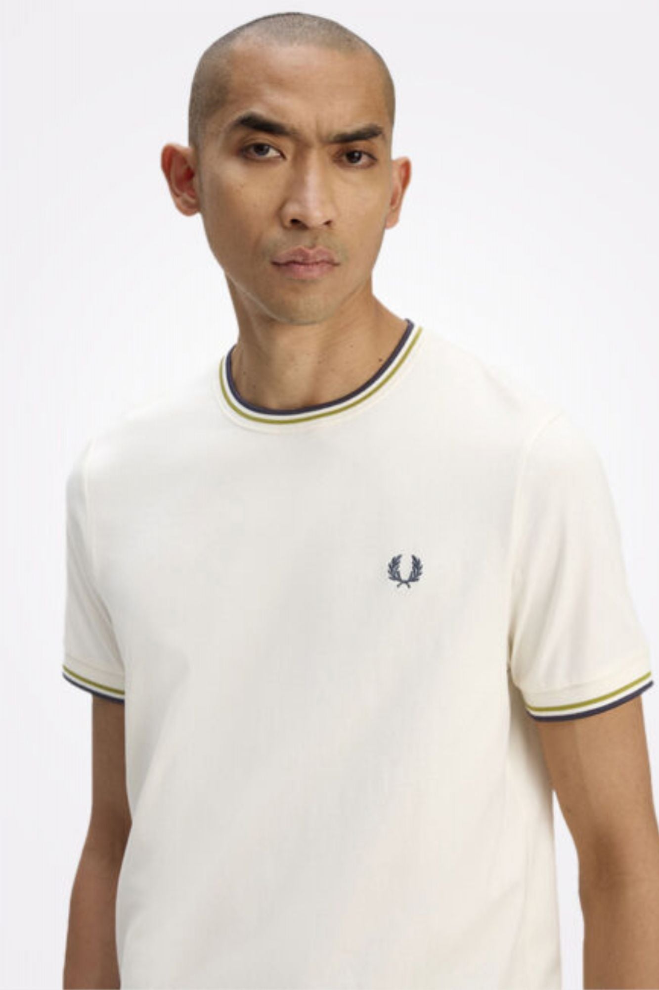 FRED PERRY TWIN TIPPED T-SHIRT en color BEIS (1)