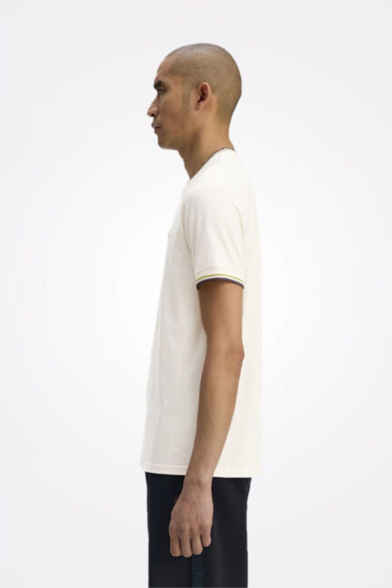 FRED PERRY TWIN TIPPED T-SHIRT en color BEIS (4)
