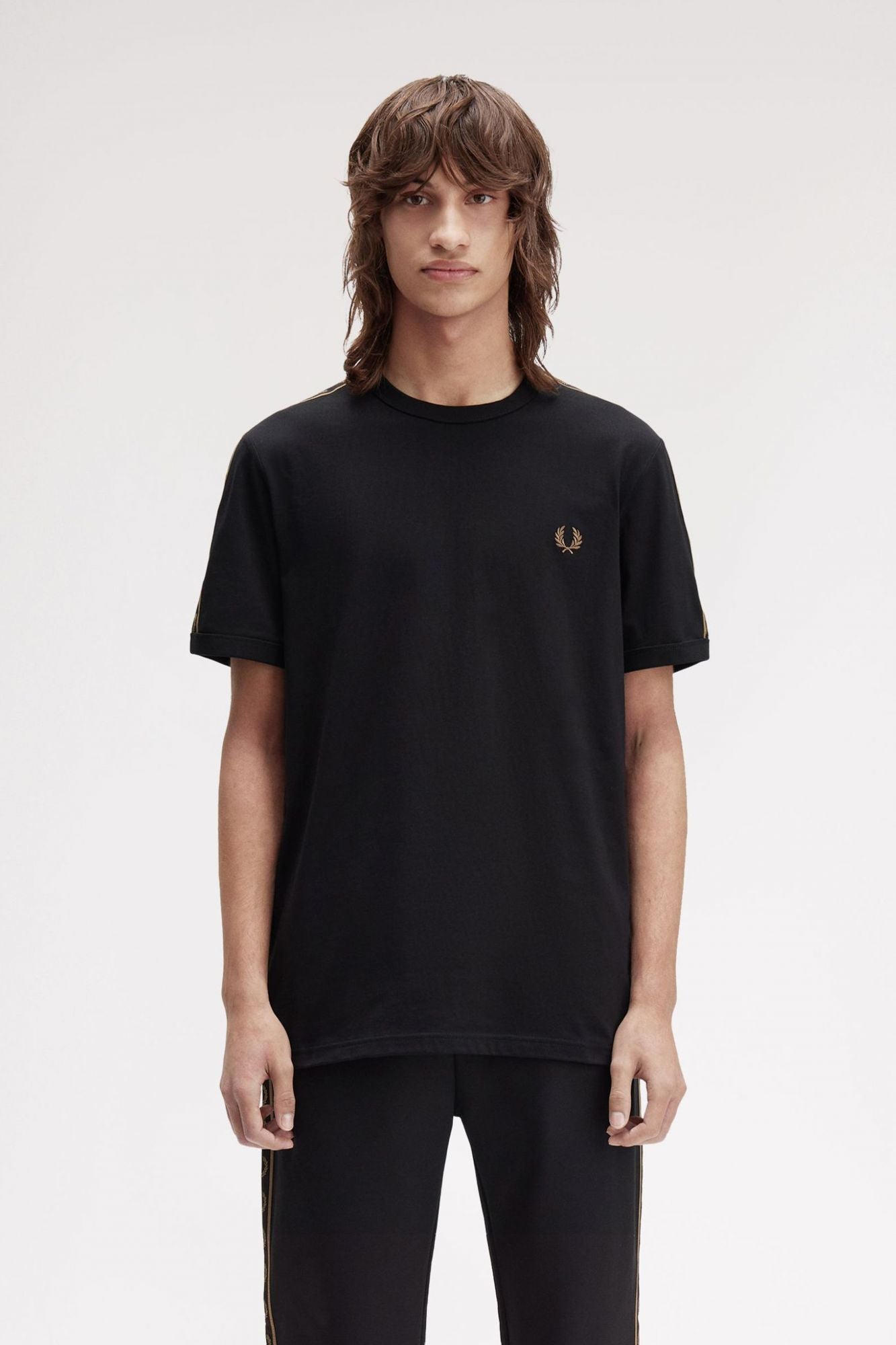 FRED PERRY CONTRAST TAPE RINGER T-SHIR en color NEGRO (1)